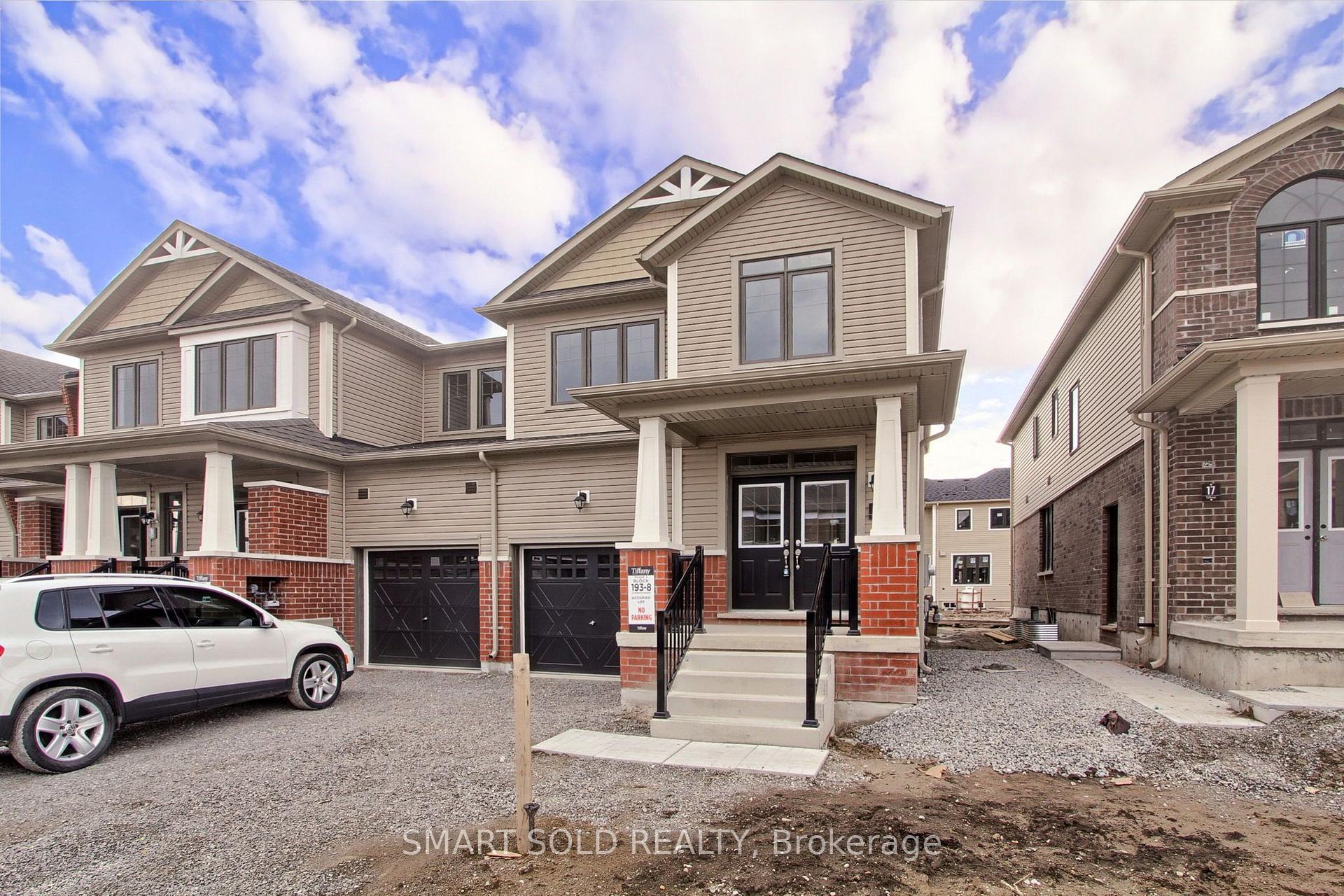Photo 3 of 15 Durham Avenue, Barrie, Rural Barrie Southeast — HOMEH