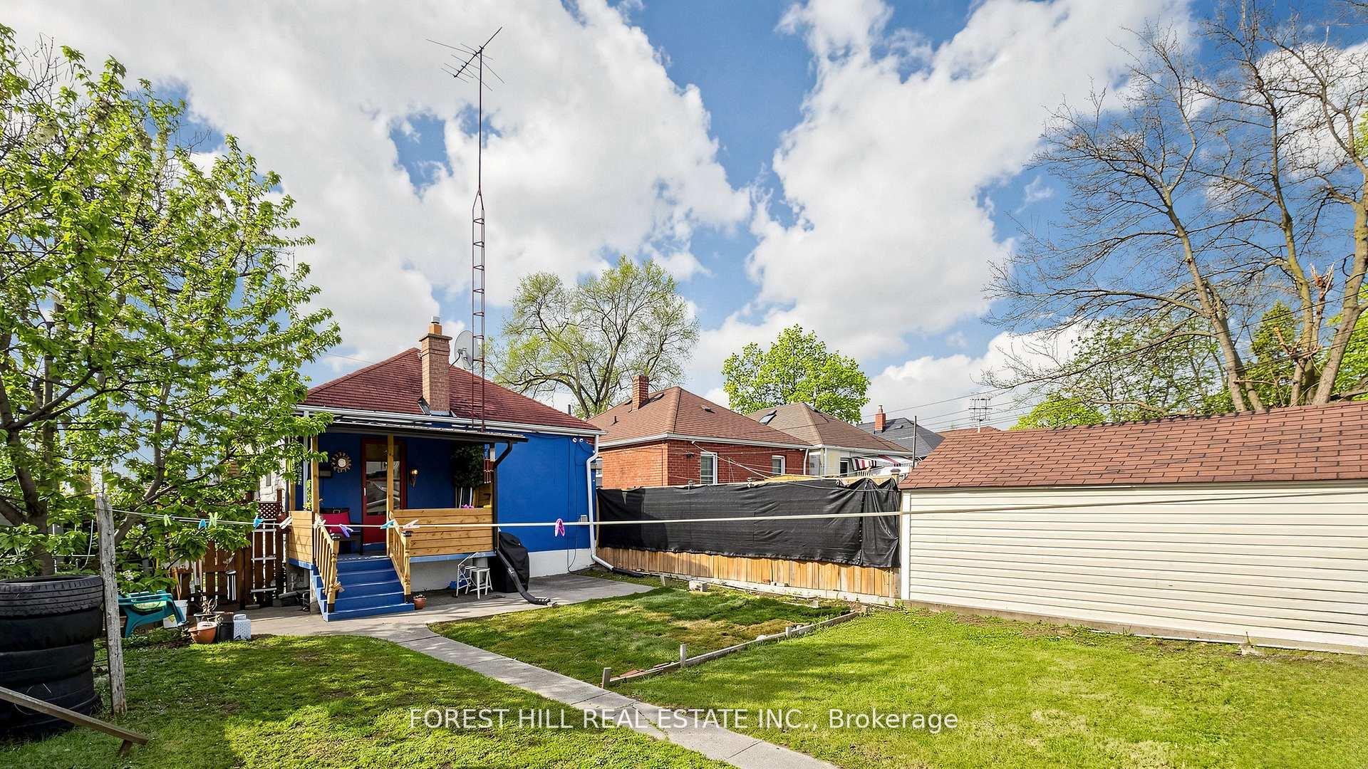 Photo 6 of 2 Ellins Avenue, Toronto, Rockcliffe-Smythe — HOMEH