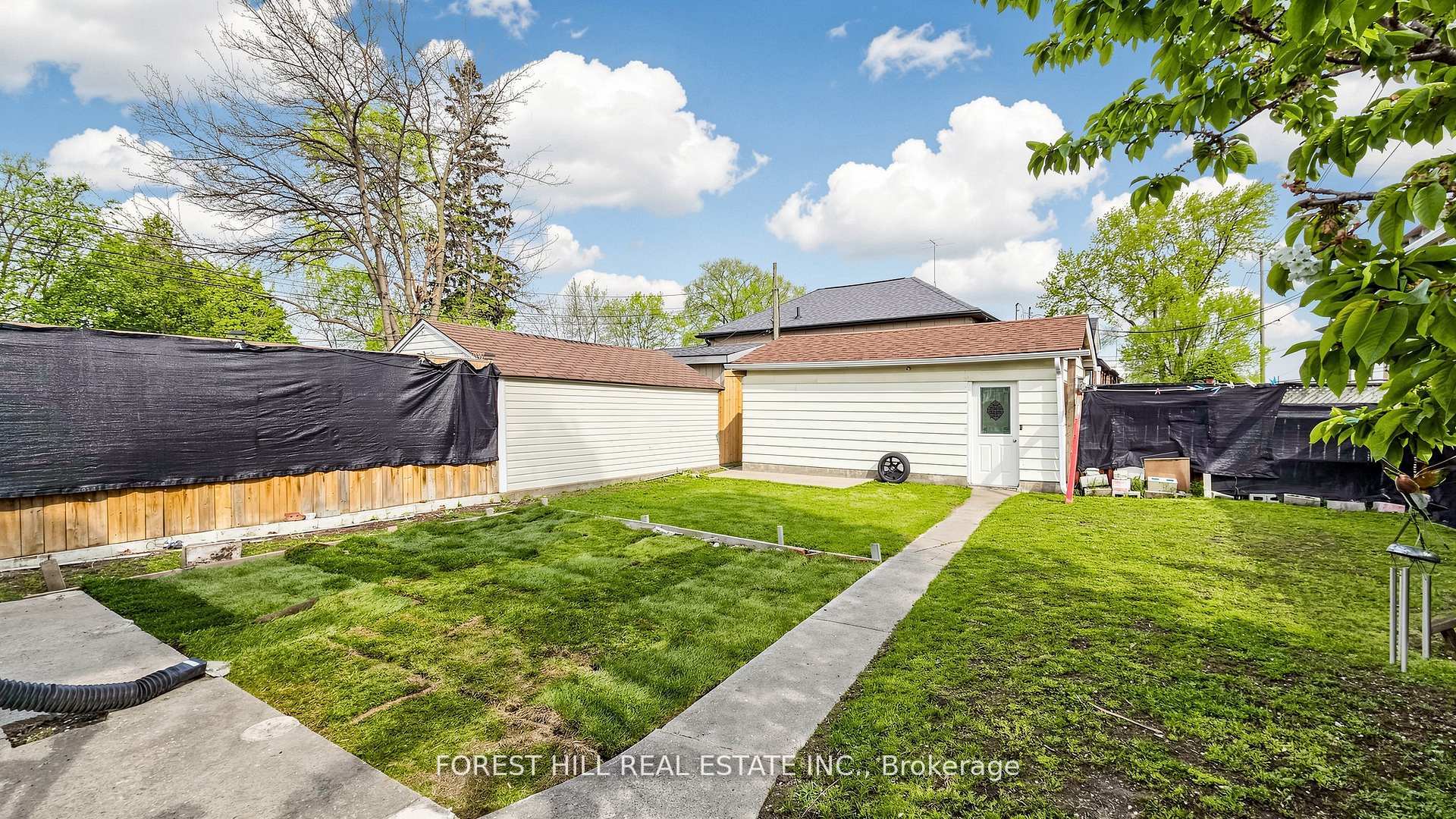 Photo 7 of 2 Ellins Avenue, Toronto, Rockcliffe-Smythe — HOMEH