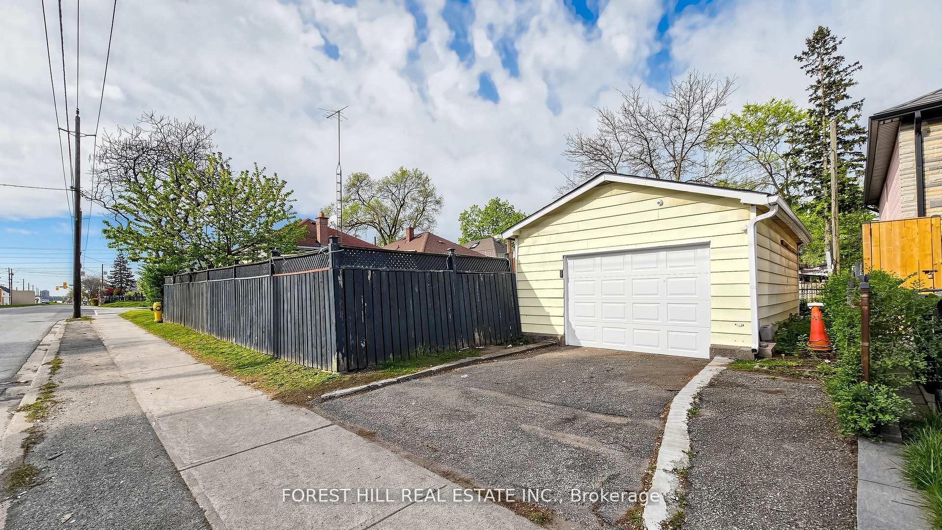 Photo 8 of 2 Ellins Avenue, Toronto, Rockcliffe-Smythe — HOMEH