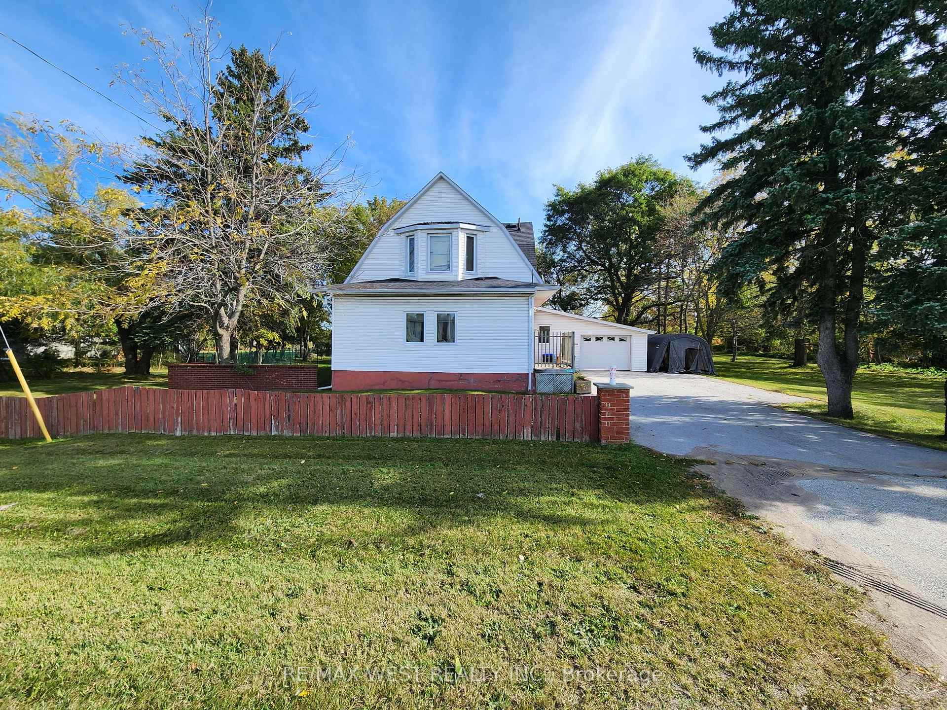Photo 2 of 5427 Yonge Street, Innisfil, Rural Innisfil — HOMEH