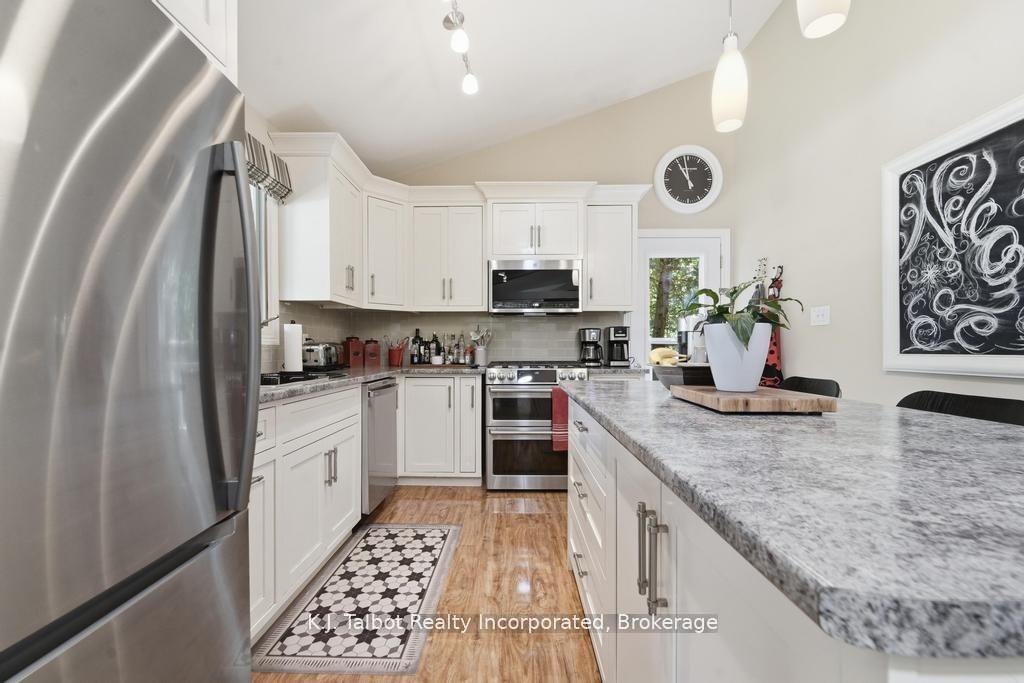 Photo 14 of 6 David Street, Bluewater, Bayfield — HOMEH