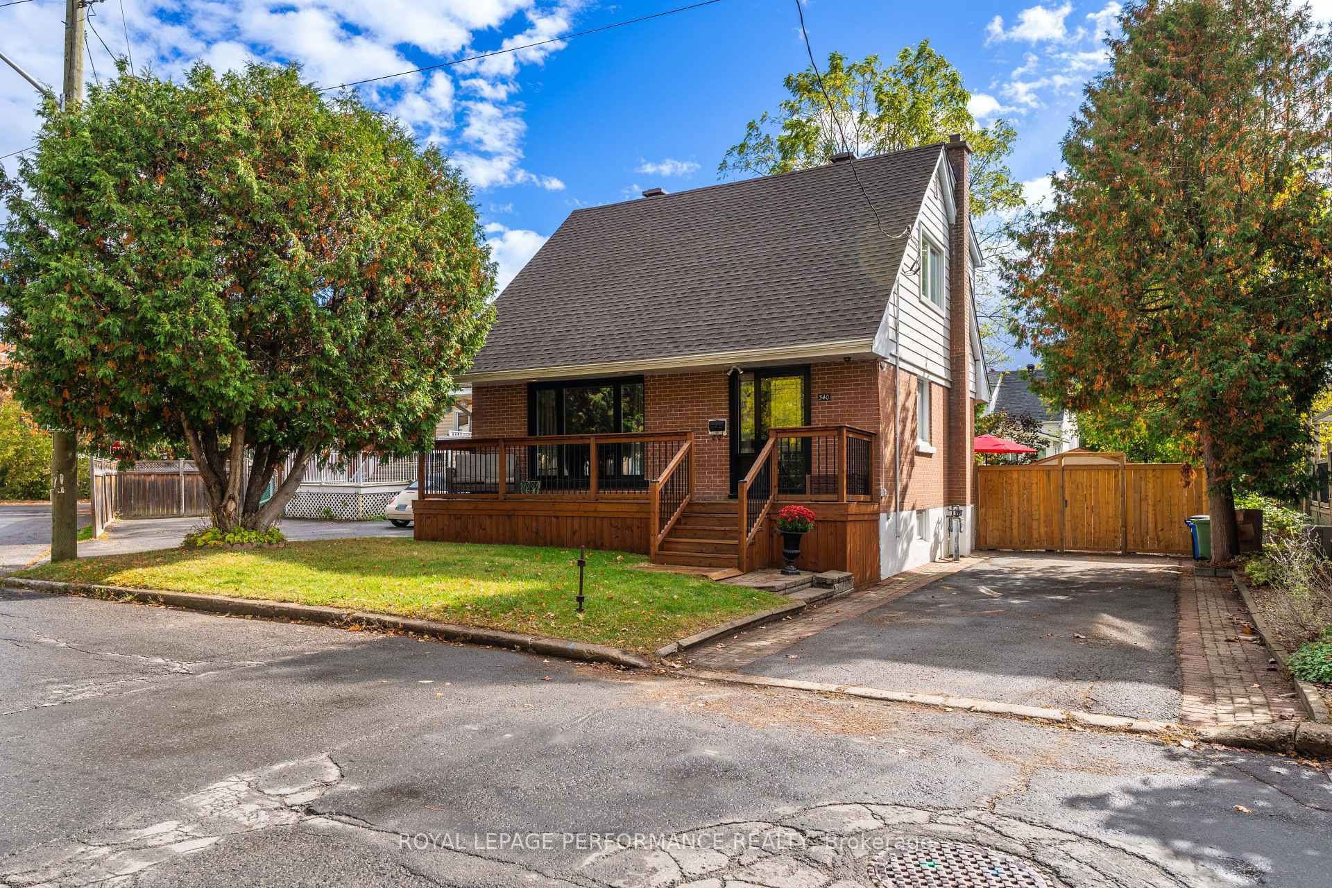 Photo of 340 St-Denis Street