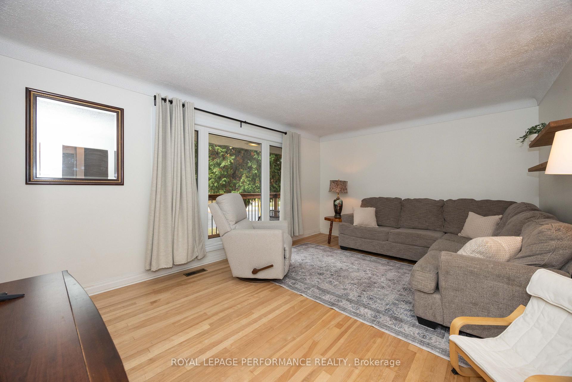 Photo 4 of 340 St-Denis Street, Ottawa, Vanier — HOMEH