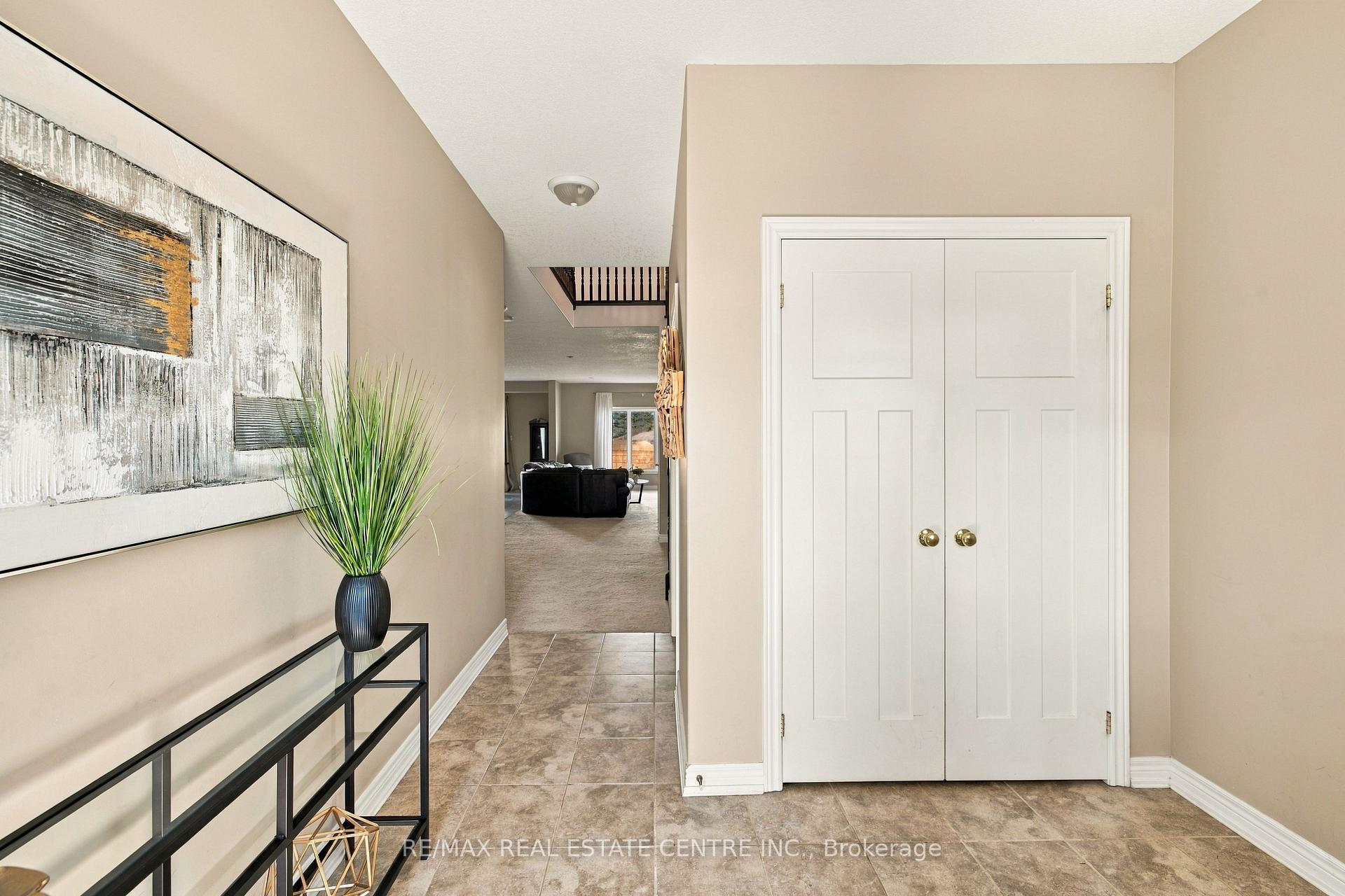 Photo 4 of 51 Laverty Crescent, Orangeville — HOMEH