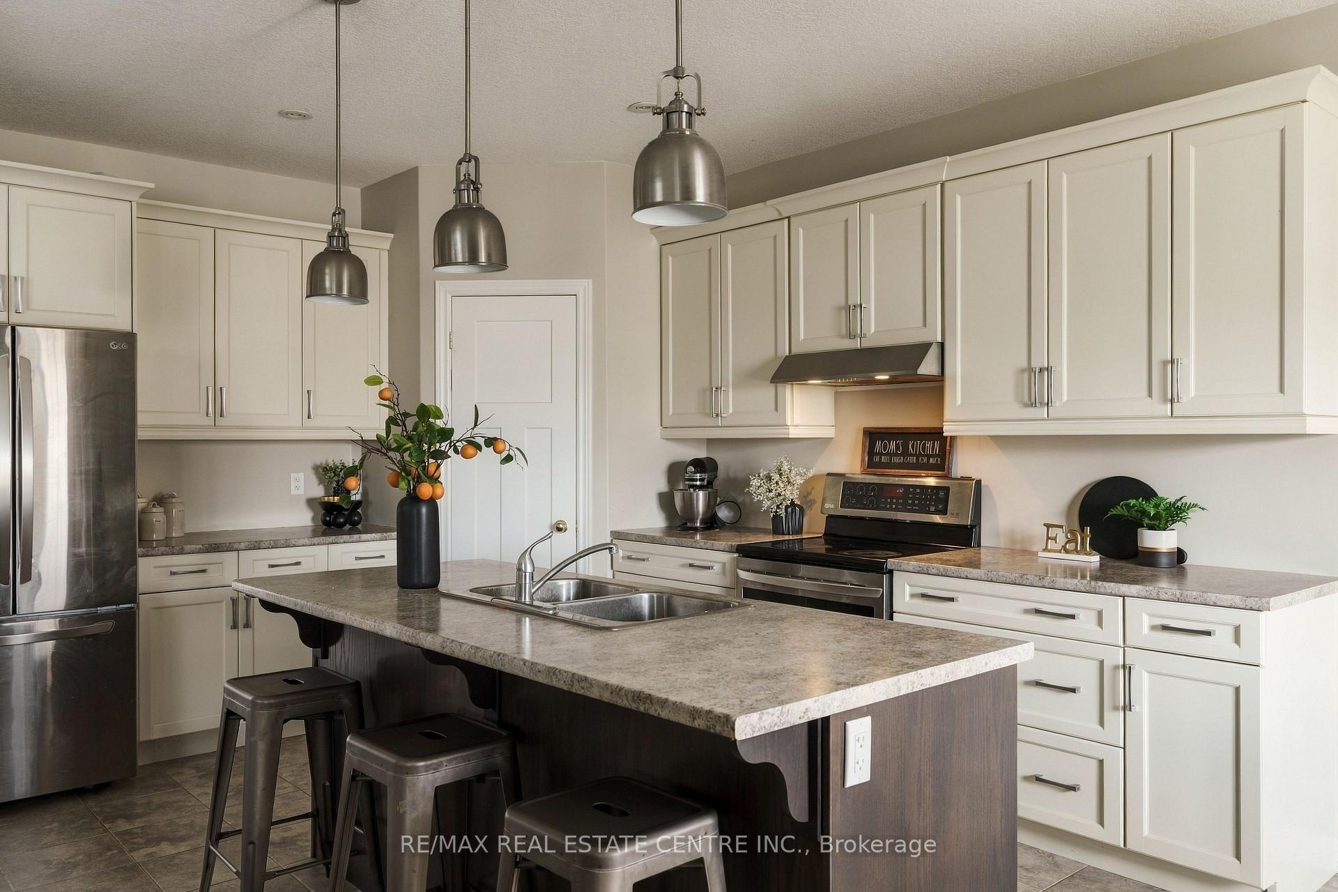 Photo 5 of 51 Laverty Crescent, Orangeville — HOMEH