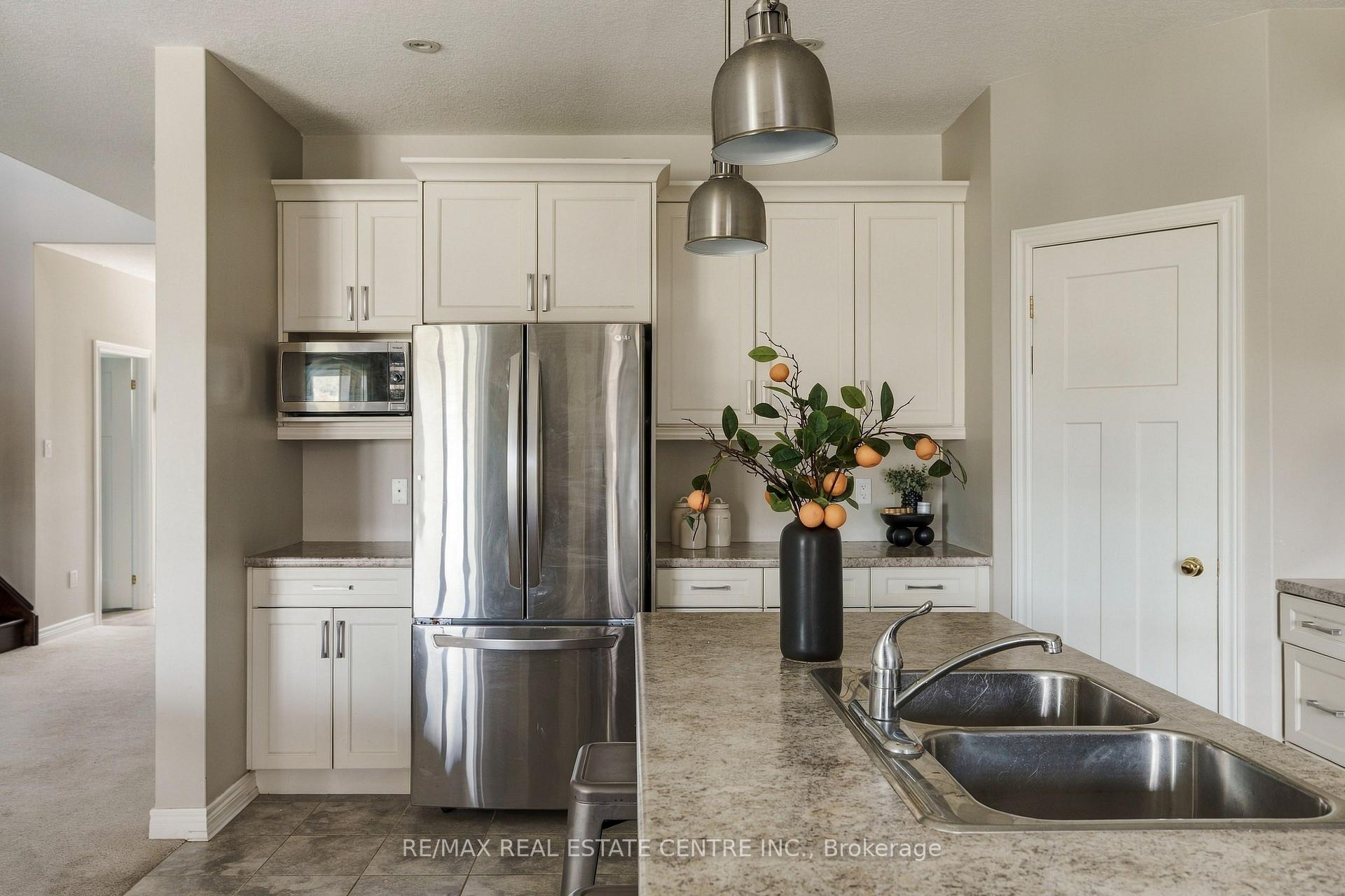 Photo 6 of 51 Laverty Crescent, Orangeville — HOMEH