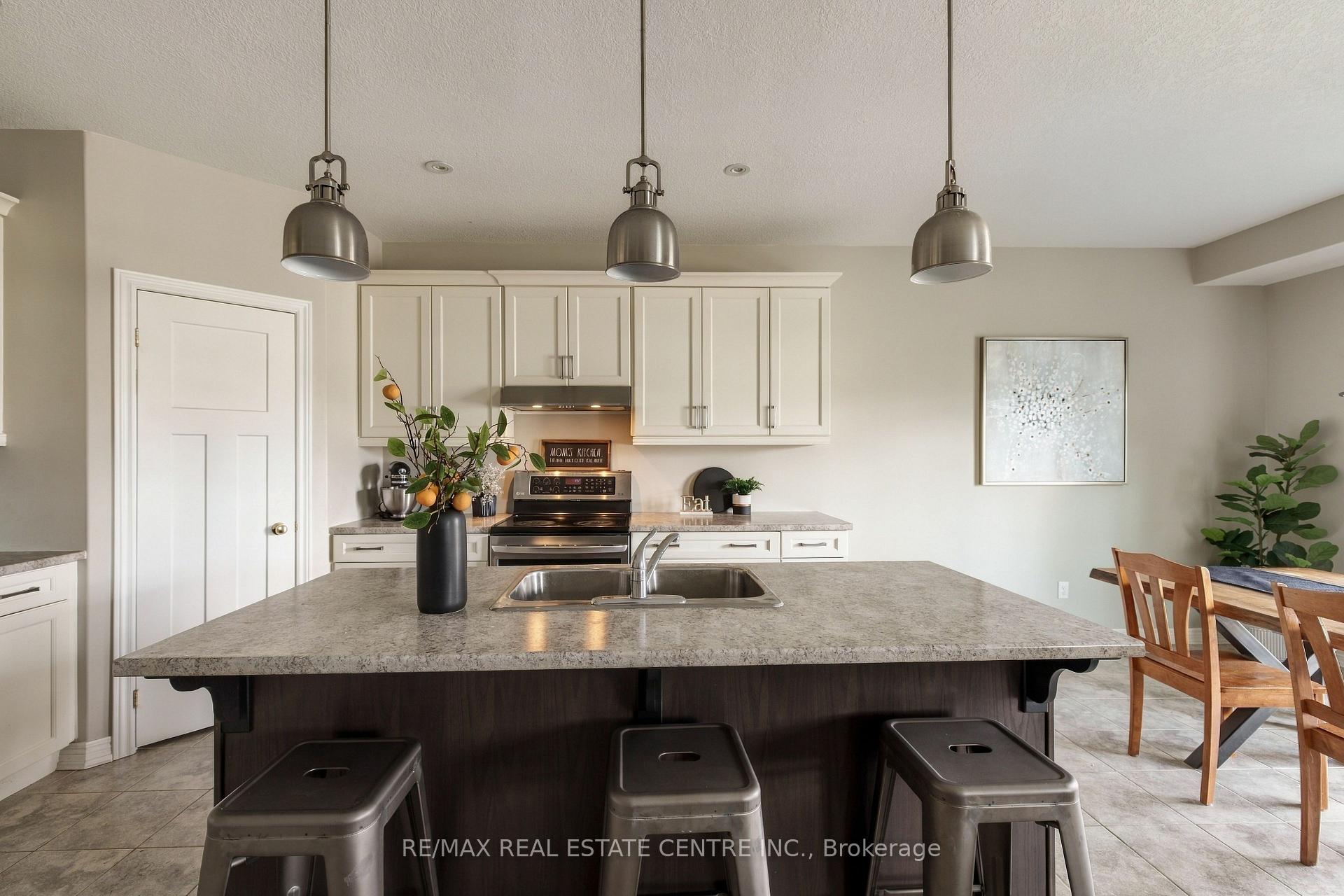 Photo 8 of 51 Laverty Crescent, Orangeville — HOMEH