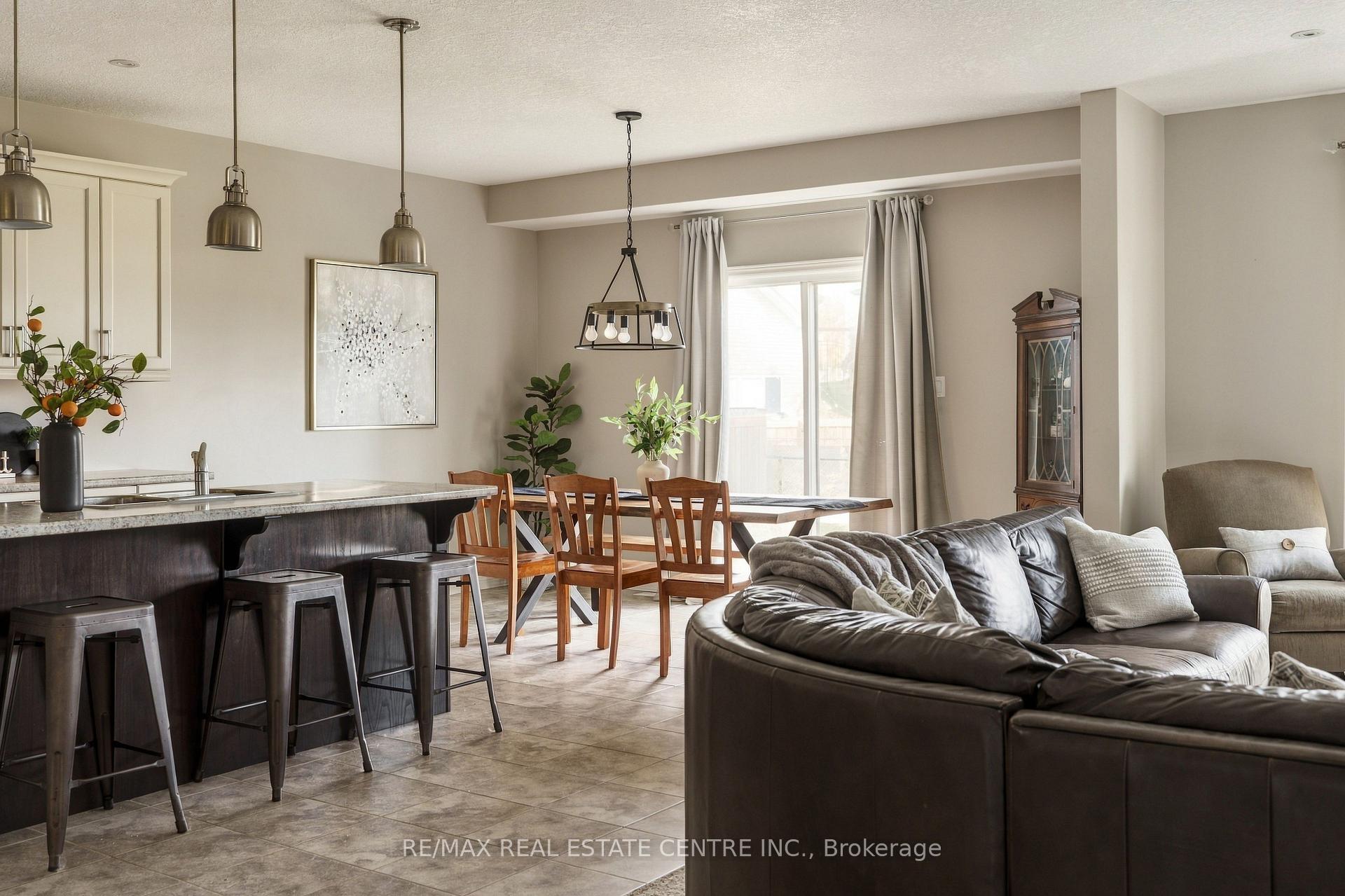 Photo 11 of 51 Laverty Crescent, Orangeville — HOMEH