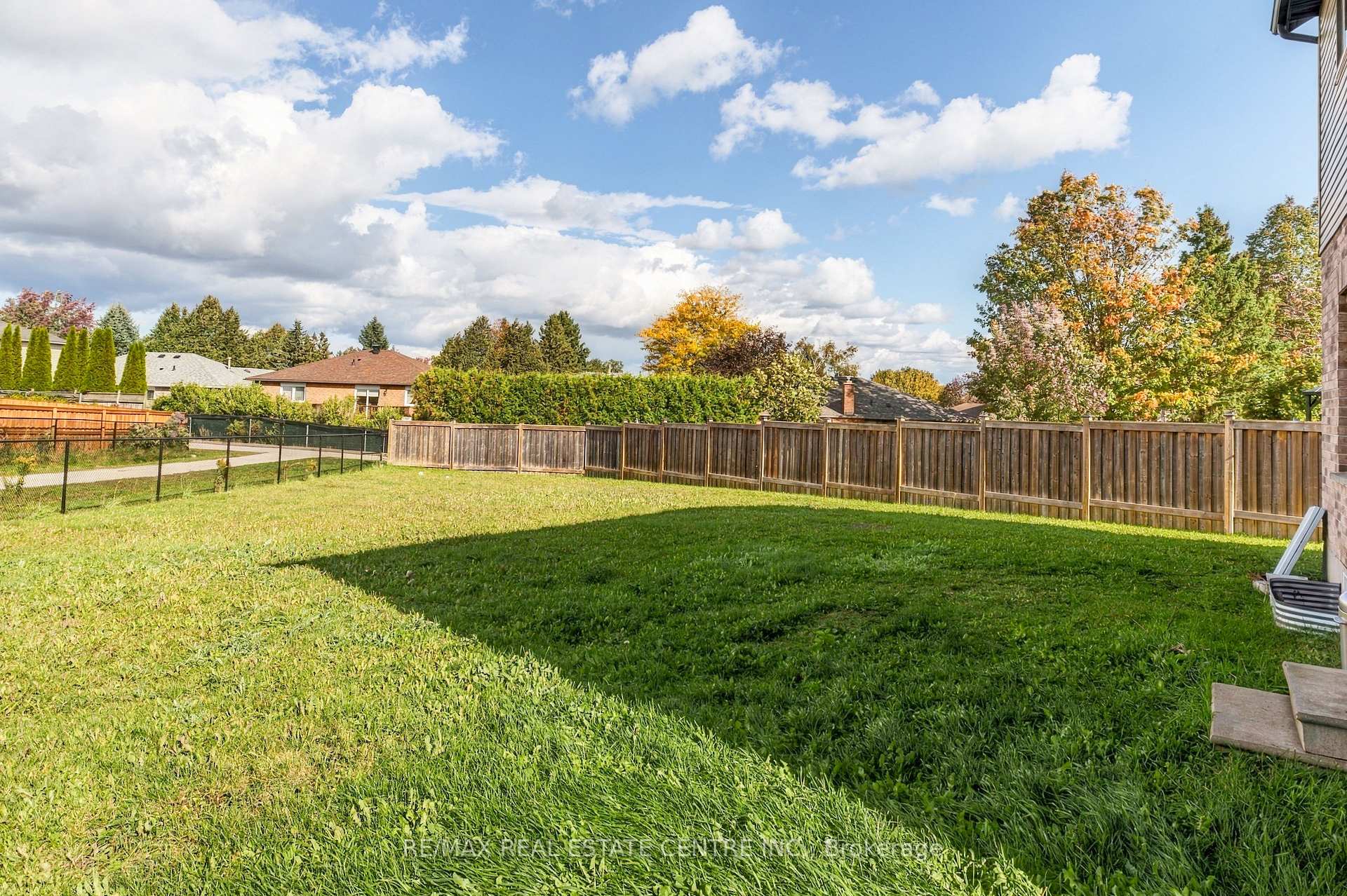 Photo 17 of 51 Laverty Crescent, Orangeville — HOMEH