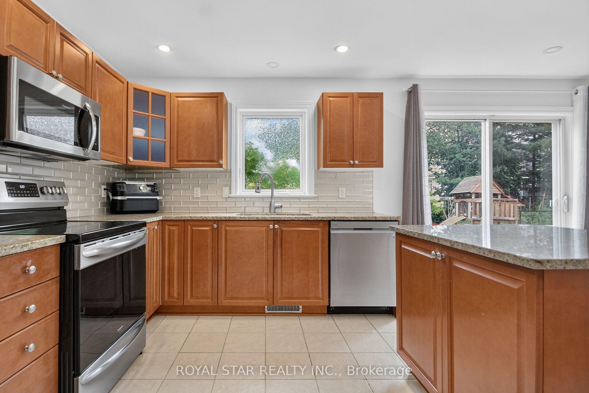 Photo 10 of 818 Long Point Circle, Ottawa, Blossom Park/Kemp Park/Findlay Creek — HOMEH
