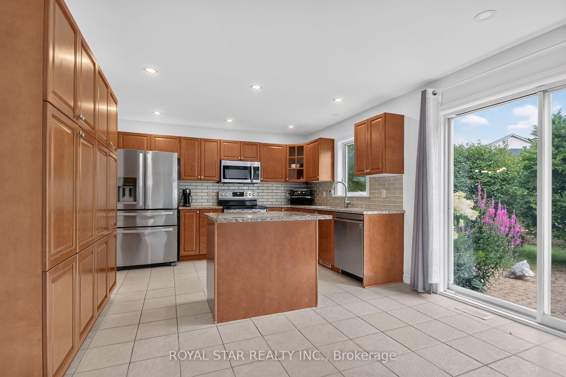 Photo 11 of 818 Long Point Circle, Ottawa, Blossom Park/Kemp Park/Findlay Creek — HOMEH
