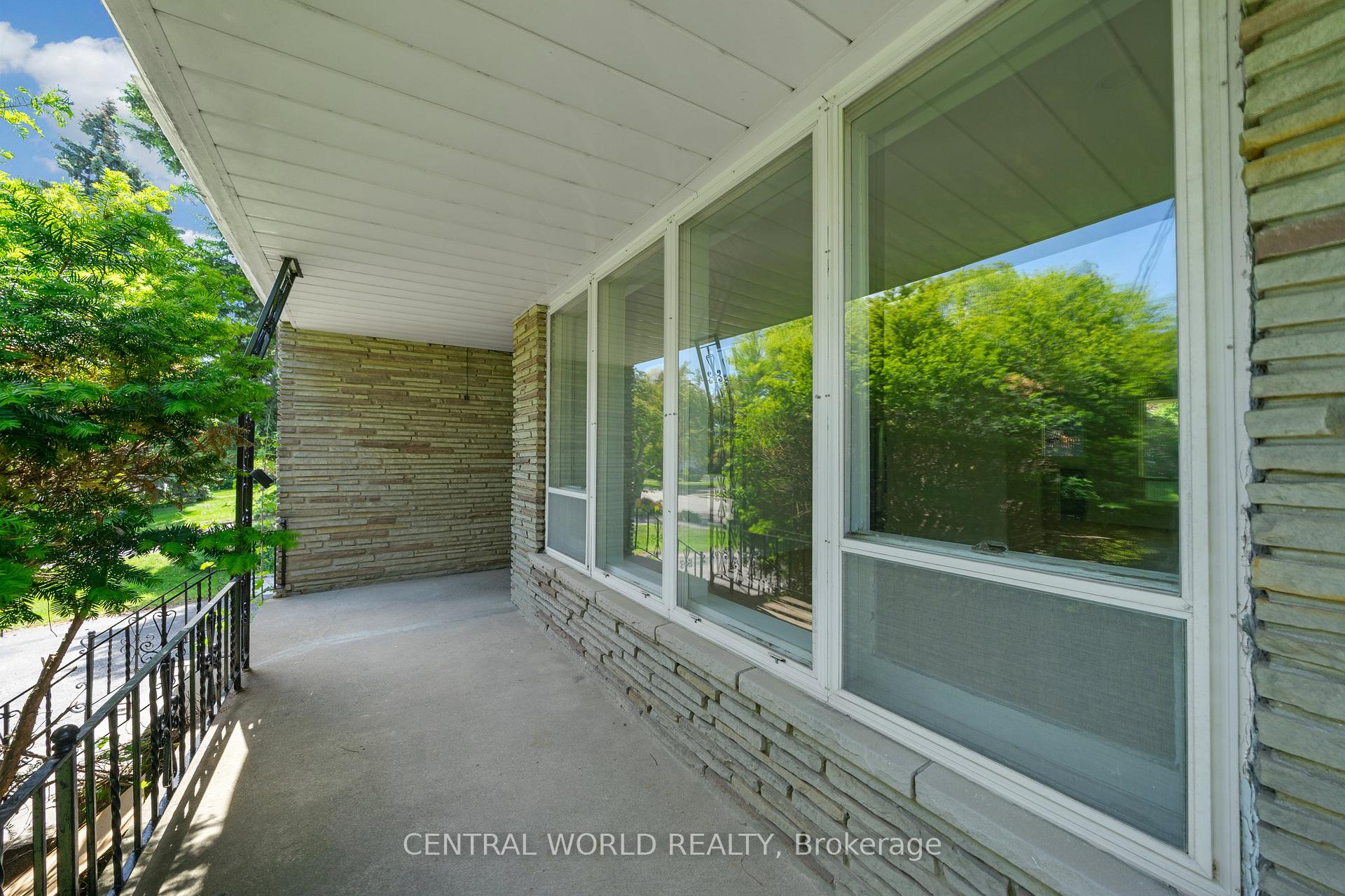 Photo 5 of 38 Denrock Drive, North York, Bayview Village — HOMEH