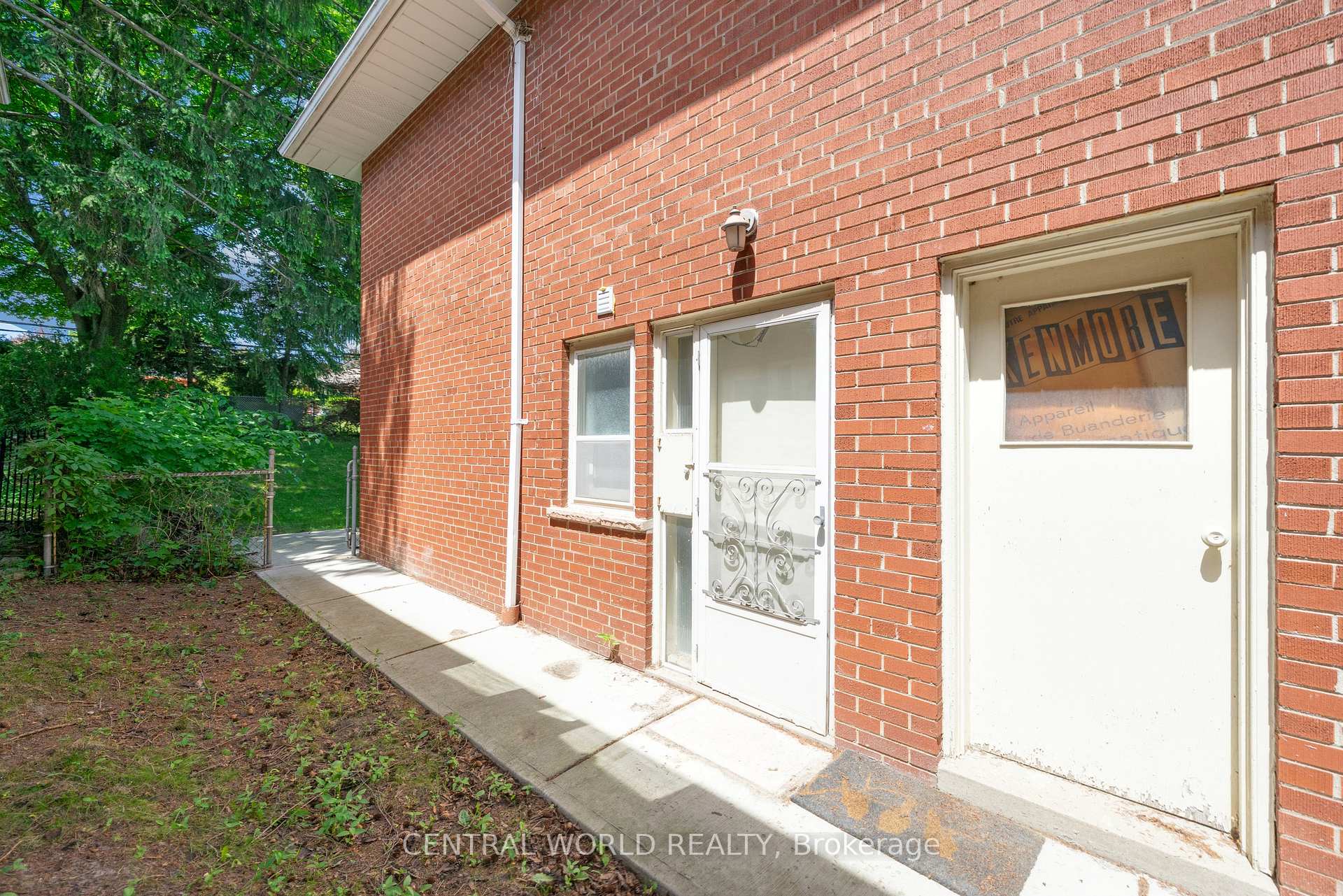 Photo 6 of 38 Denrock Drive, North York, Bayview Village — HOMEH