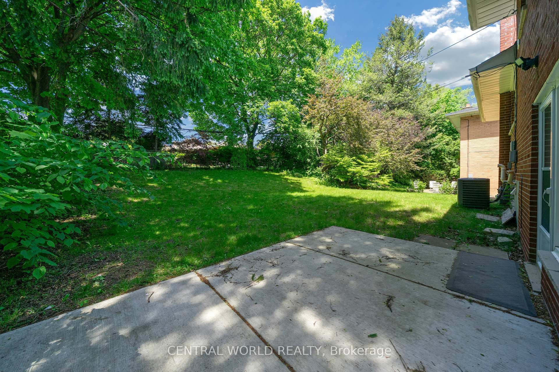 Photo 7 of 38 Denrock Drive, North York, Bayview Village — HOMEH