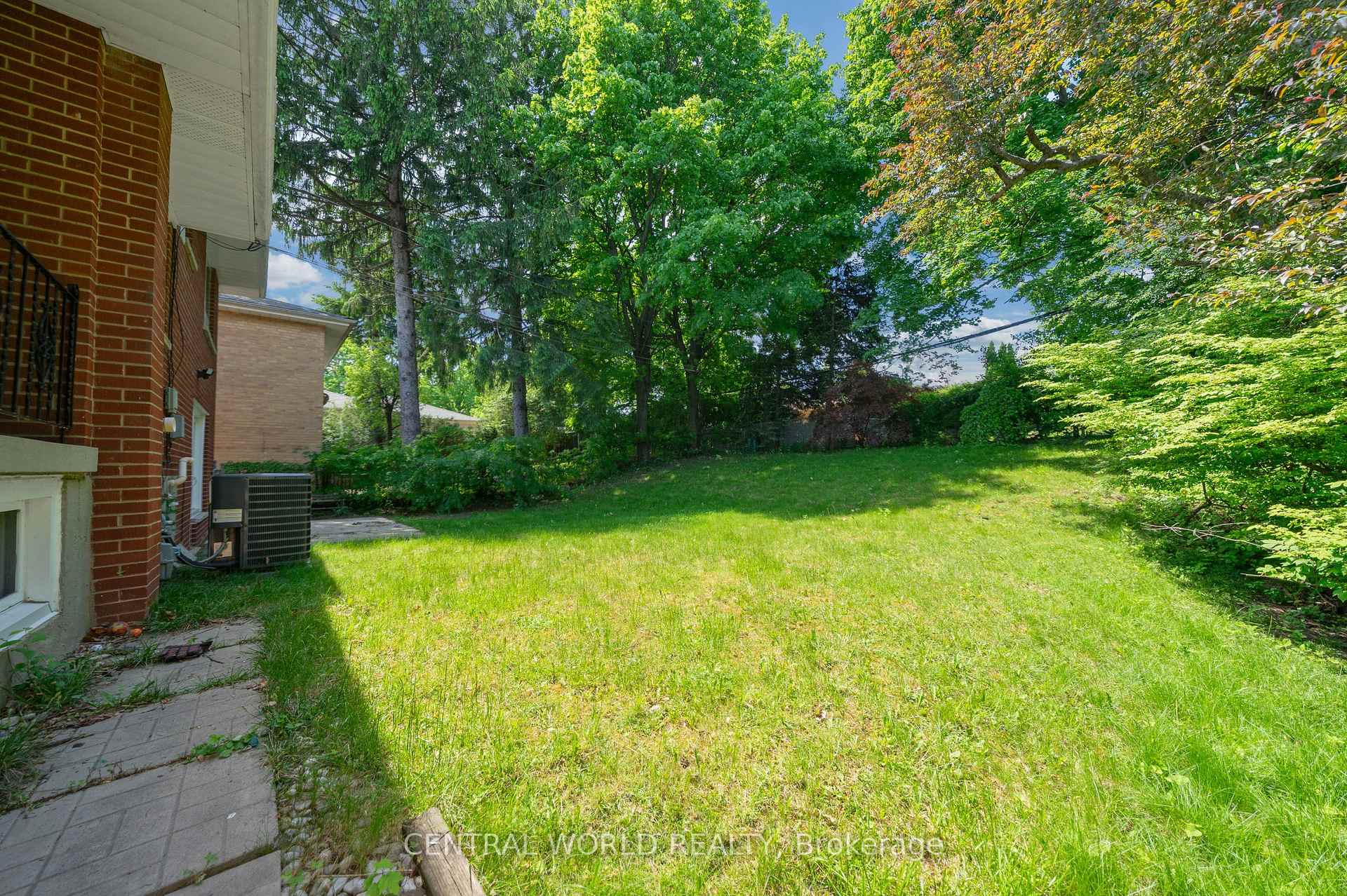 Photo 8 of 38 Denrock Drive, North York, Bayview Village — HOMEH
