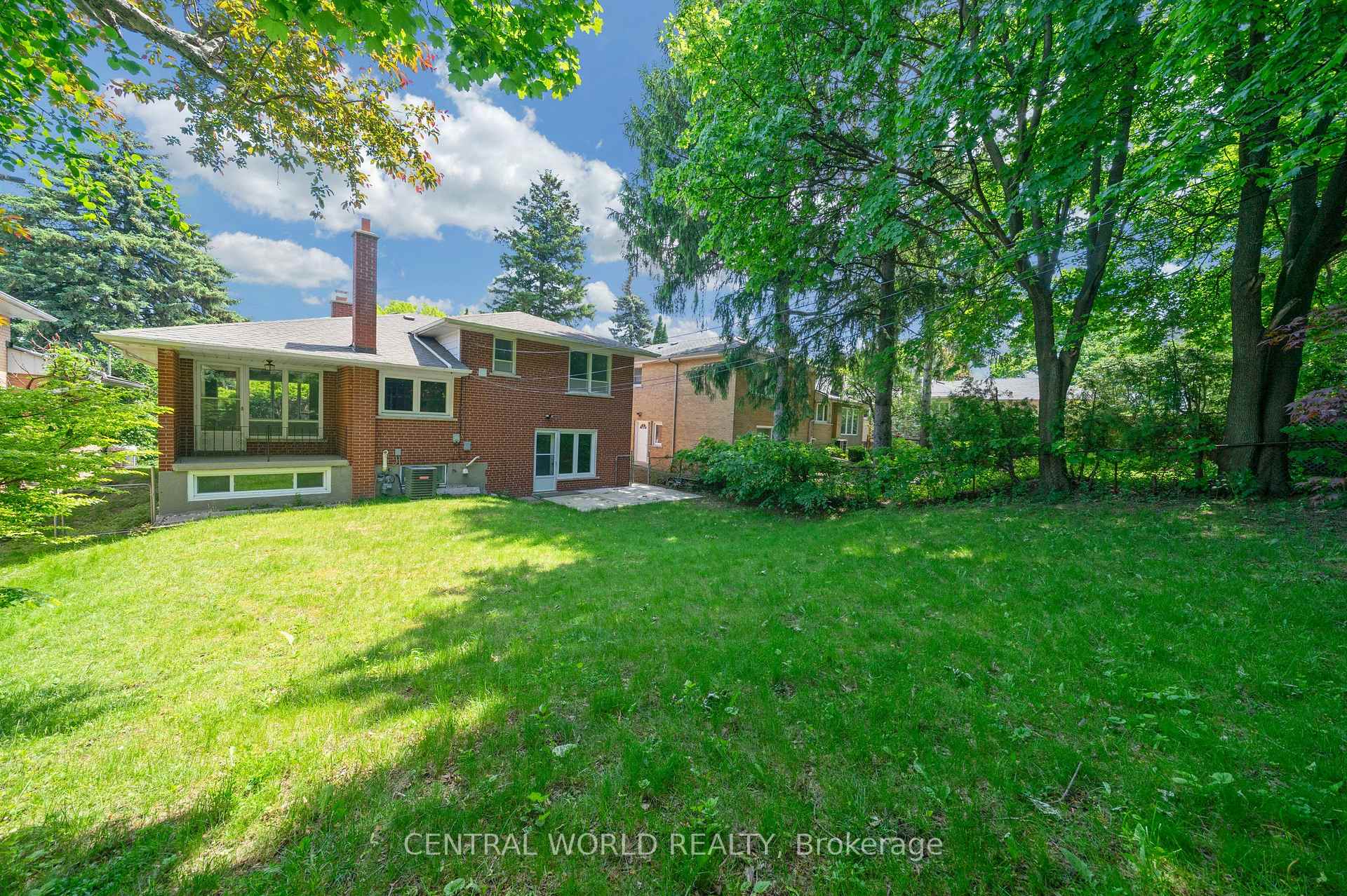 Photo 9 of 38 Denrock Drive, North York, Bayview Village — HOMEH