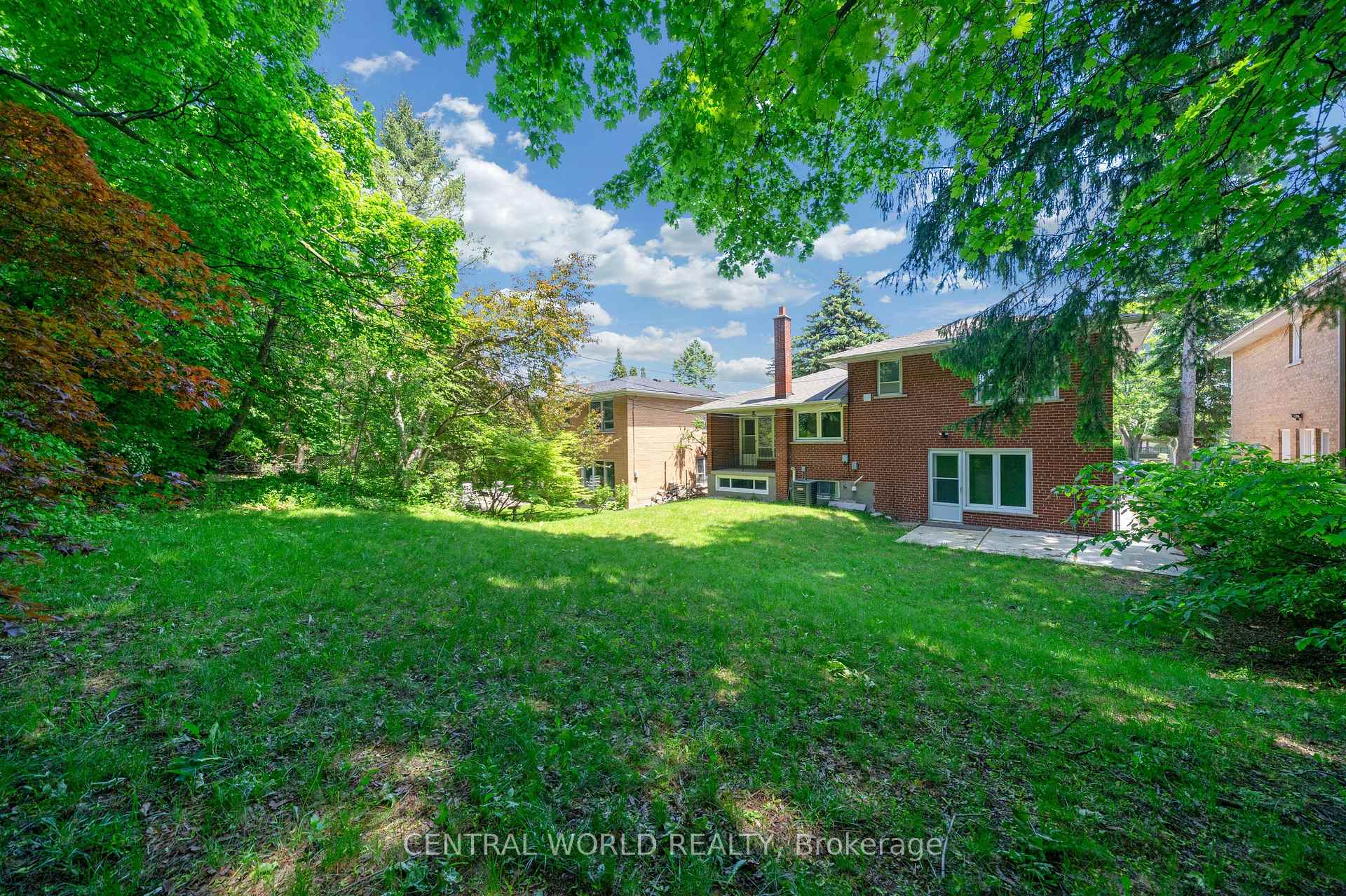 Photo 10 of 38 Denrock Drive, North York, Bayview Village — HOMEH