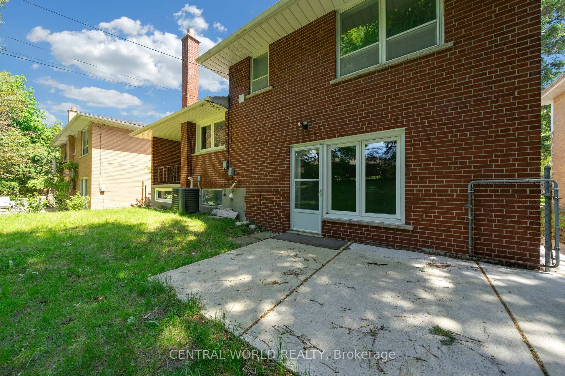 Photo 11 of 38 Denrock Drive, North York, Bayview Village — HOMEH