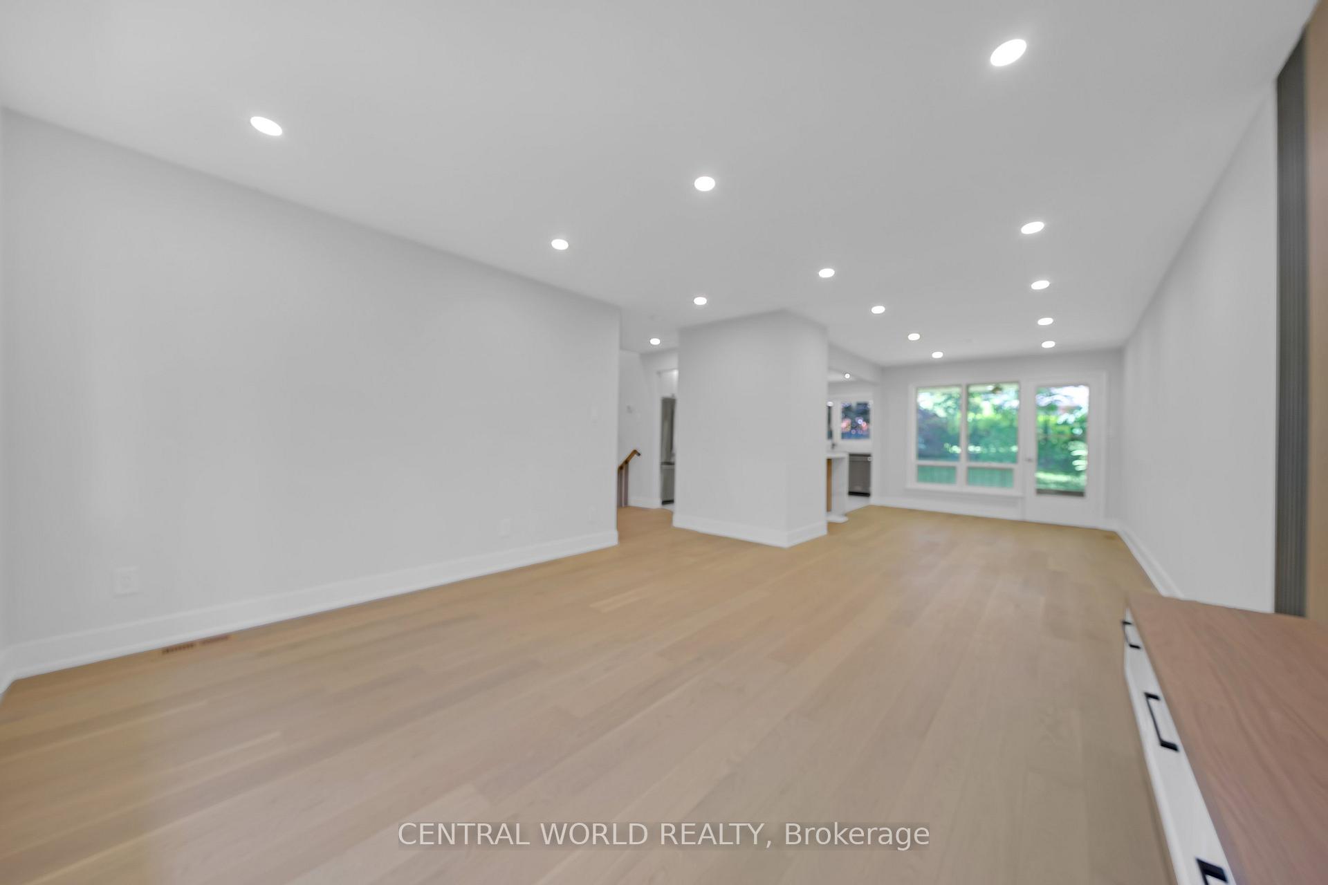 Photo 18 of 38 Denrock Drive, North York, Bayview Village — HOMEH