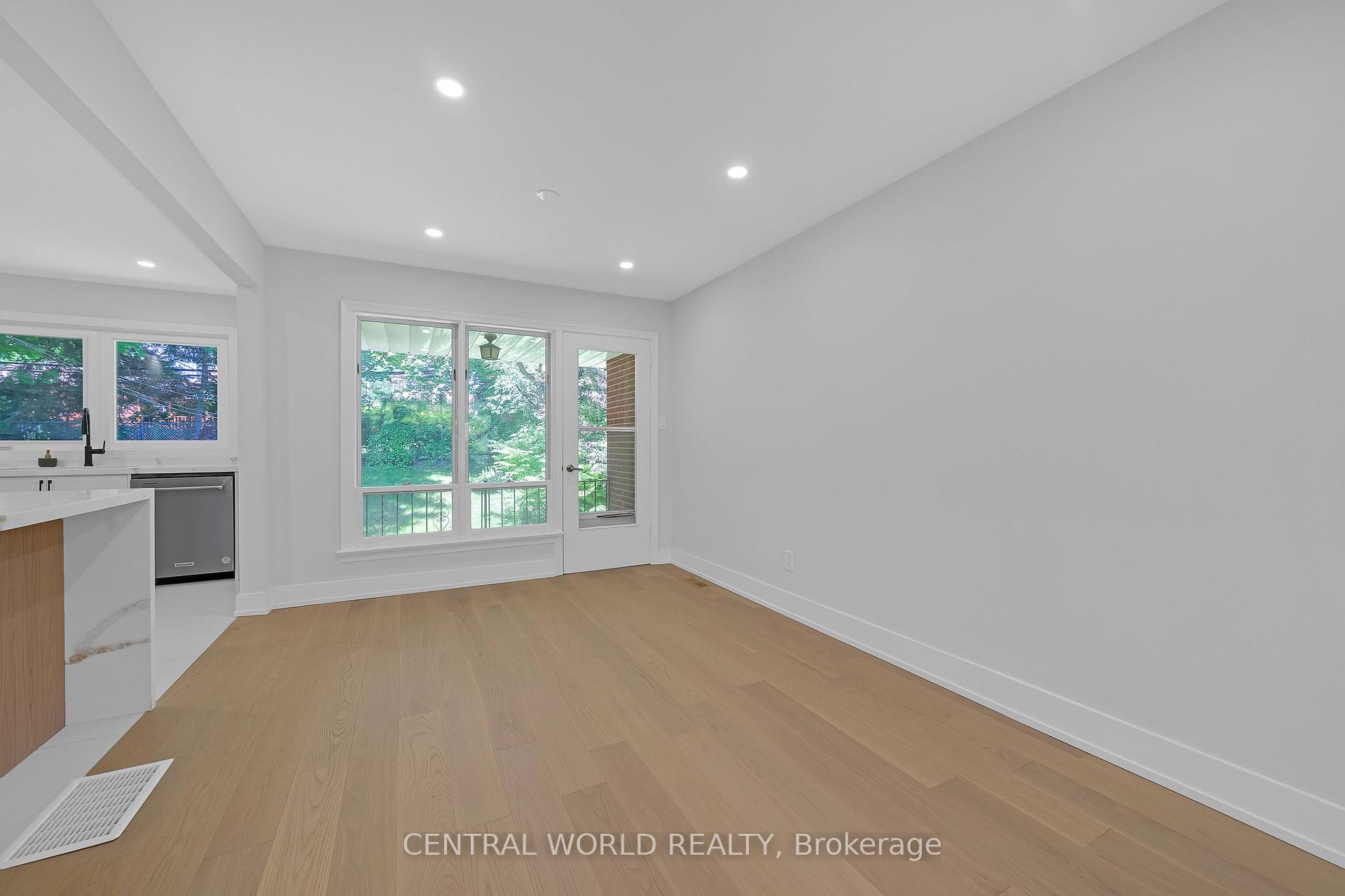 Photo 20 of 38 Denrock Drive, North York, Bayview Village — HOMEH