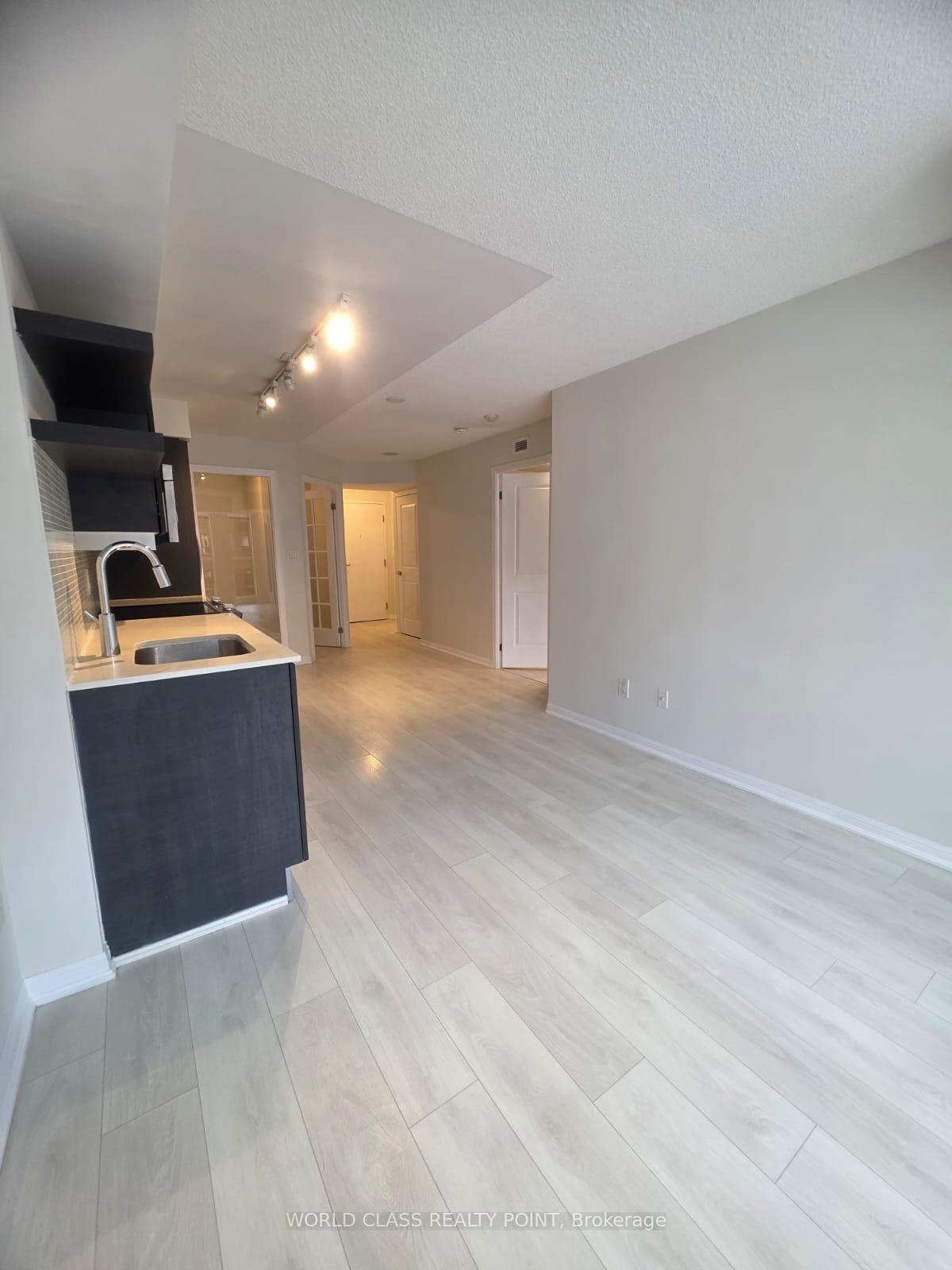 Photo of Unit 609, 400 Adelaide Street E