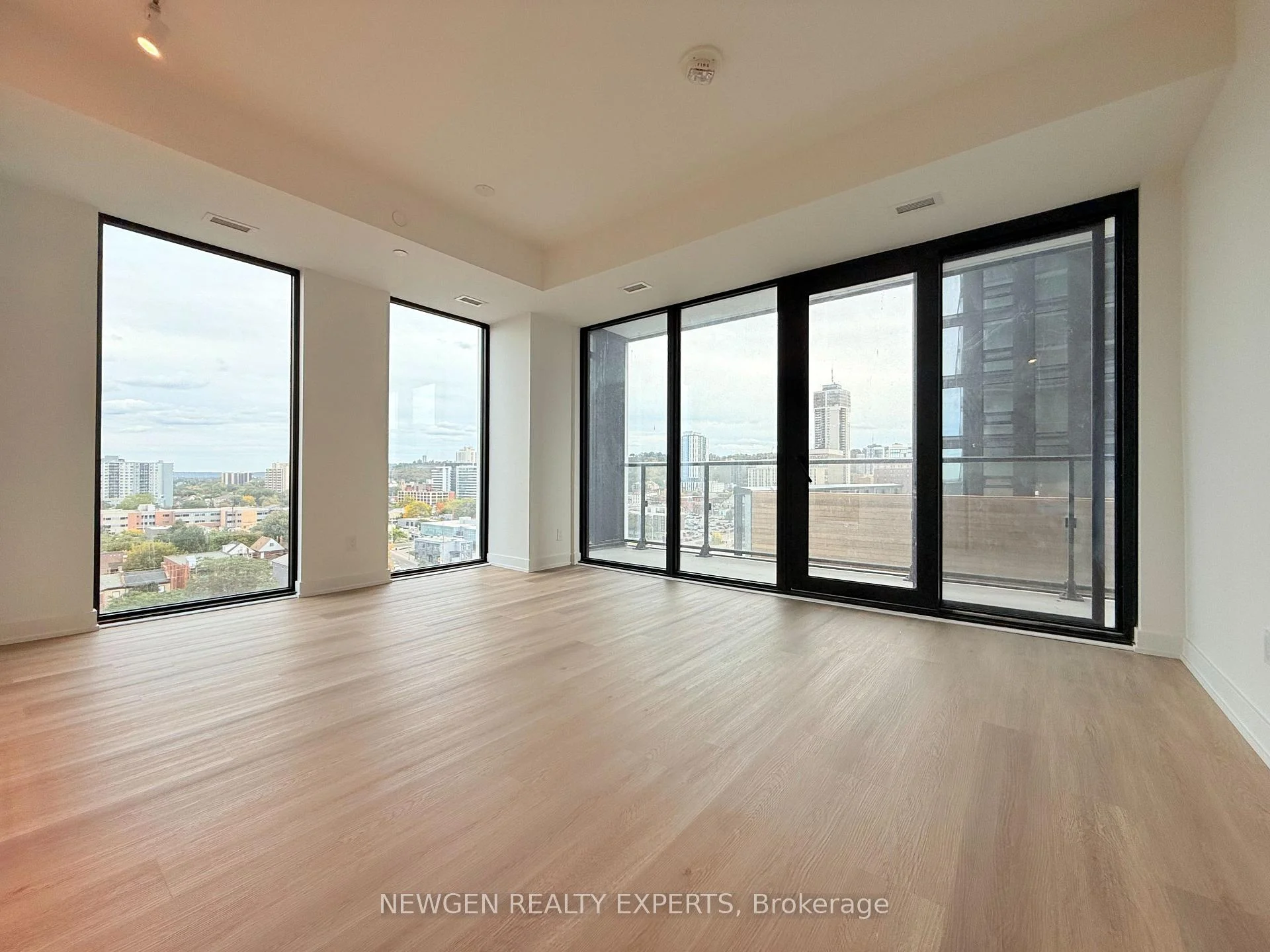 Photo 12 of Unit 716, 101 John Street N, Hamilton, Beasley — HOMEH