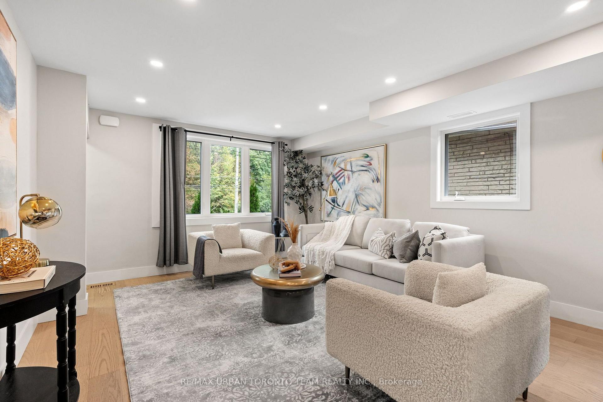 Photo 5 of 3517 St Clair Avenue E, Scarborough, Clairlea-Birchmount — HOMEH