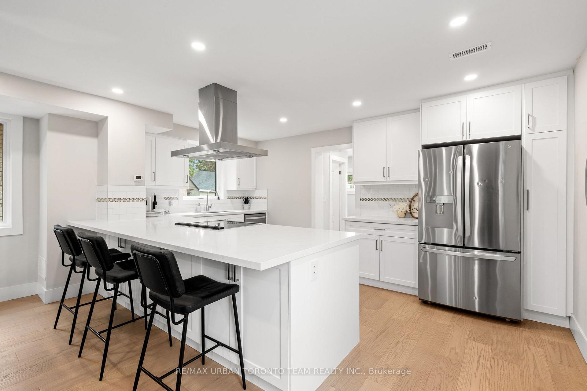 Photo 11 of 3517 St Clair Avenue E, Scarborough, Clairlea-Birchmount — HOMEH