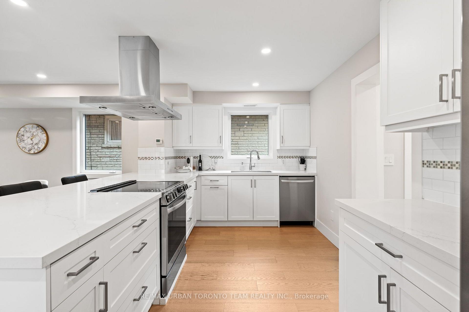 Photo 13 of 3517 St Clair Avenue E, Scarborough, Clairlea-Birchmount — HOMEH