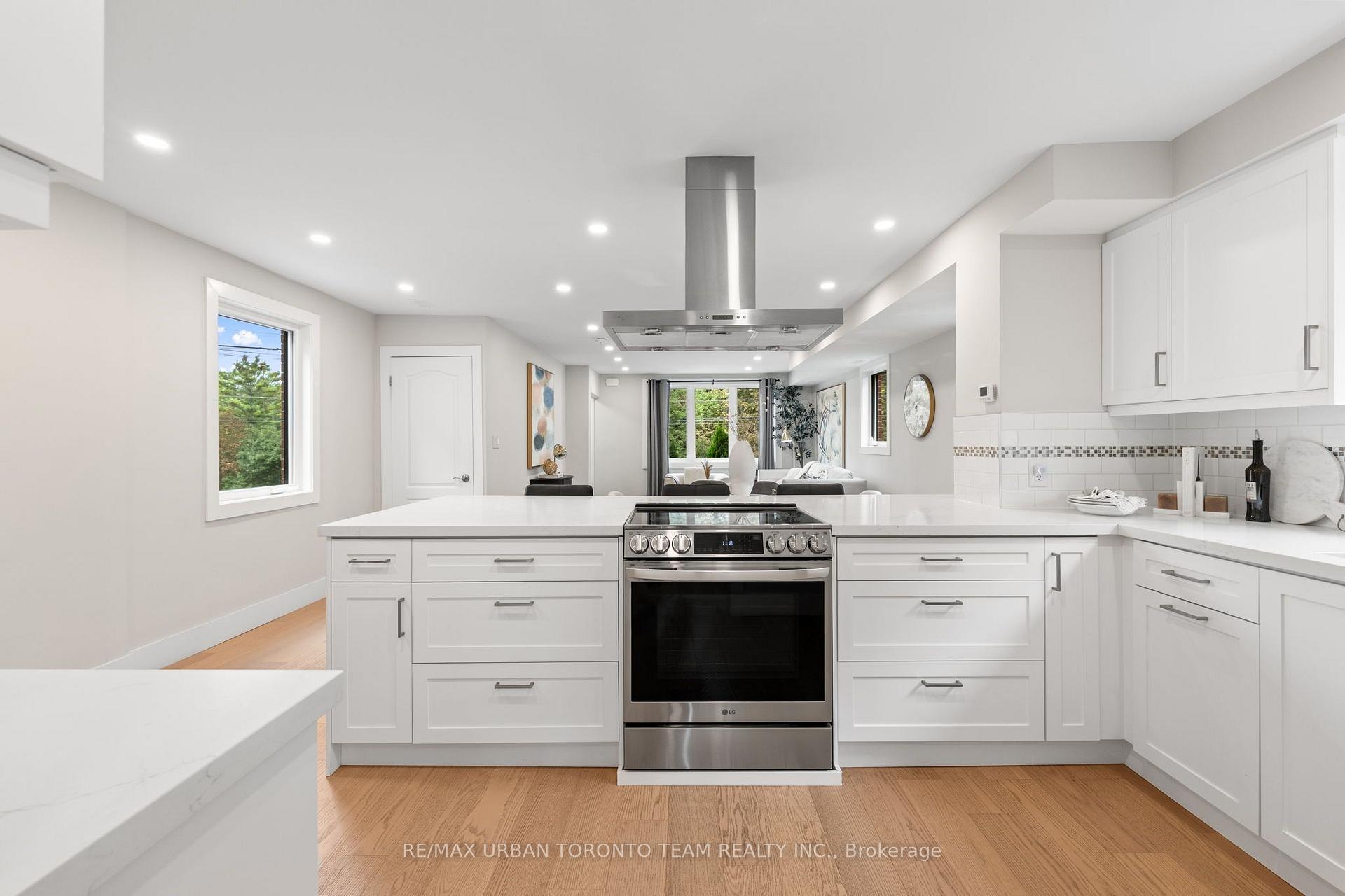 Photo 15 of 3517 St Clair Avenue E, Scarborough, Clairlea-Birchmount — HOMEH