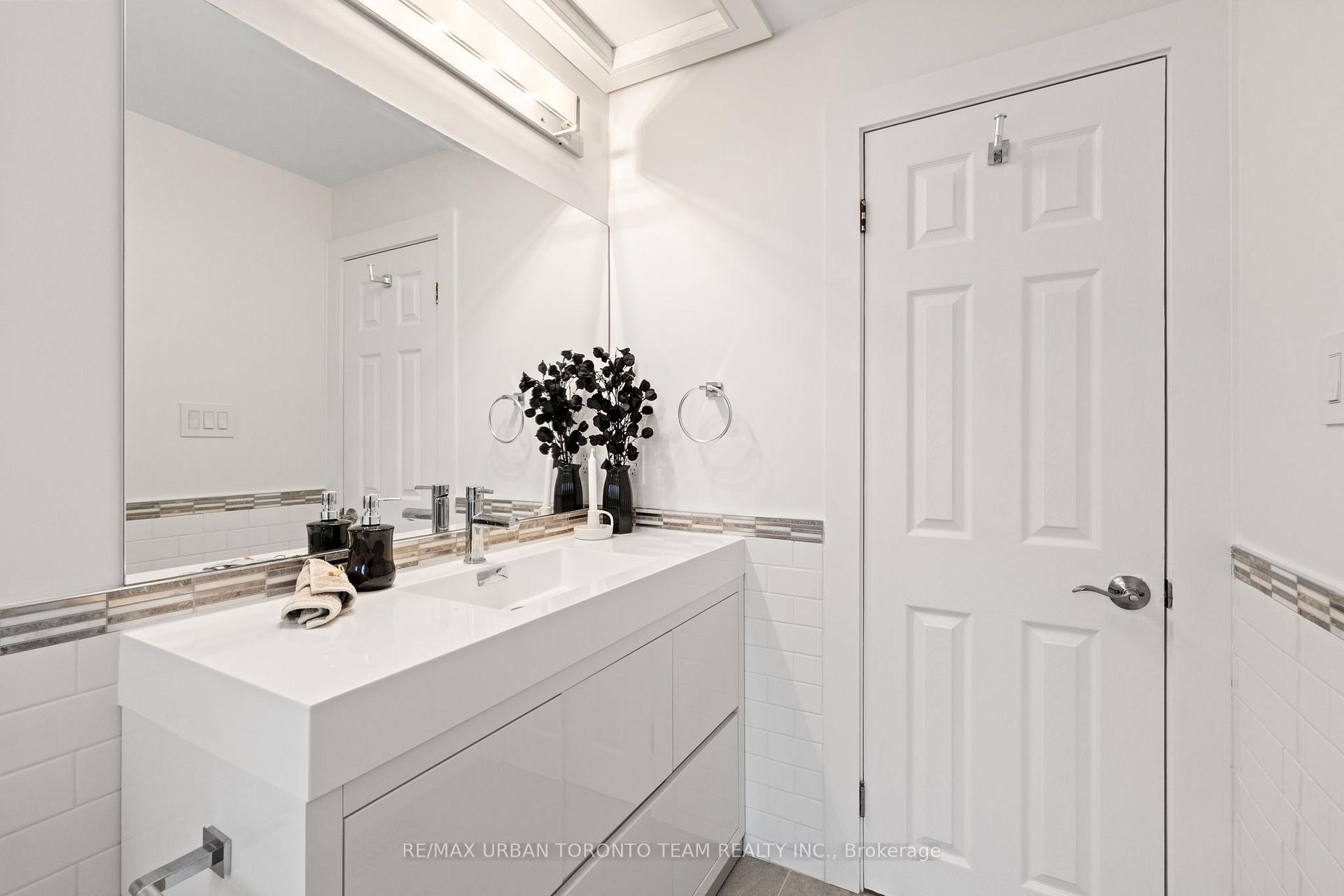 Photo 22 of 3517 St Clair Avenue E, Scarborough, Clairlea-Birchmount — HOMEH