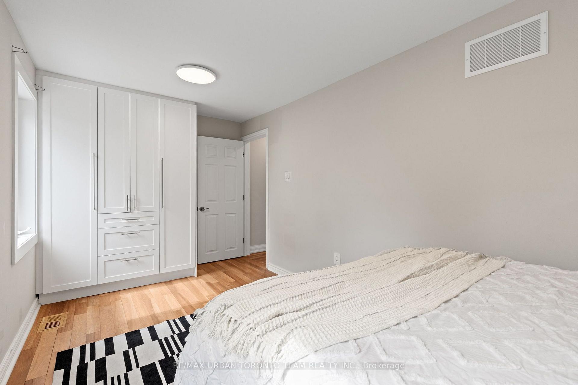 Photo 26 of 3517 St Clair Avenue E, Scarborough, Clairlea-Birchmount — HOMEH