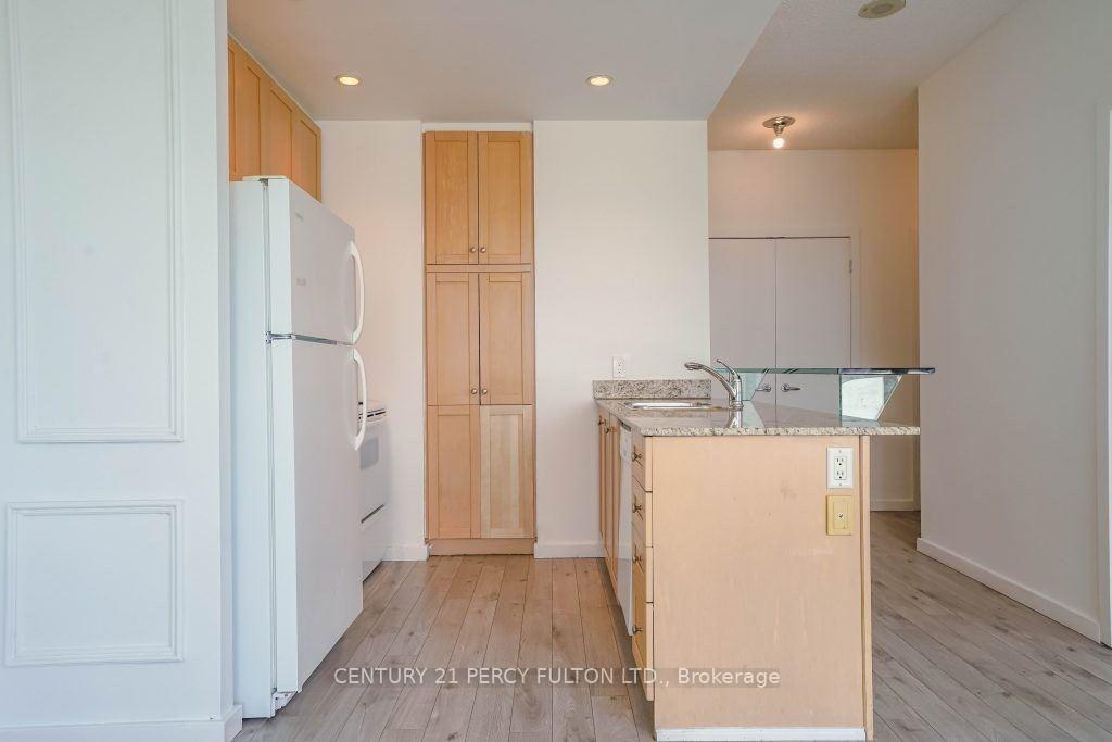 Photo 5 of Unit 3513, 8 York Street, Toronto, Waterfront Communities — HOMEH