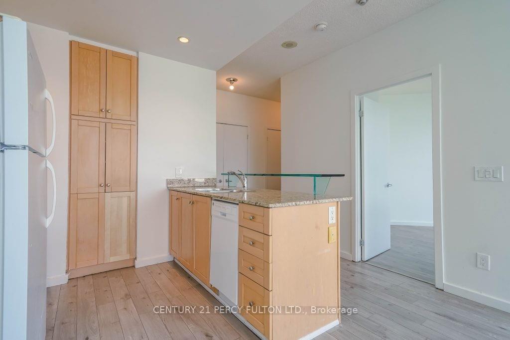 Photo 6 of Unit 3513, 8 York Street, Toronto, Waterfront Communities — HOMEH