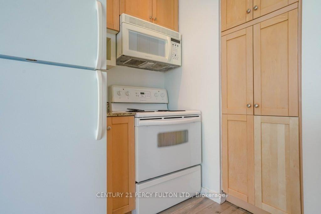 Photo 8 of Unit 3513, 8 York Street, Toronto, Waterfront Communities — HOMEH