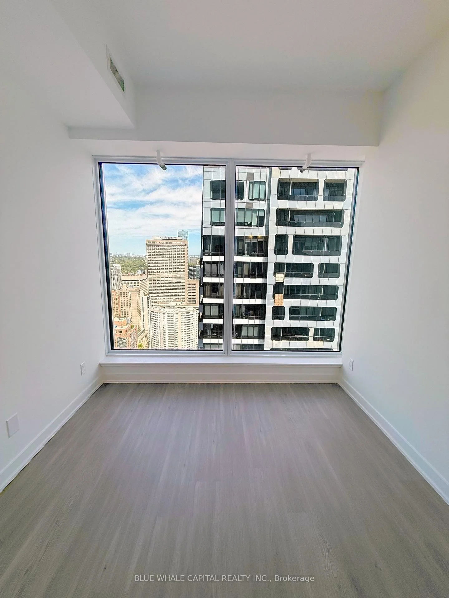Photo 5 of Unit 5203, 8 Wellesley Street W, Toronto, Bay Street Corridor — HOMEH