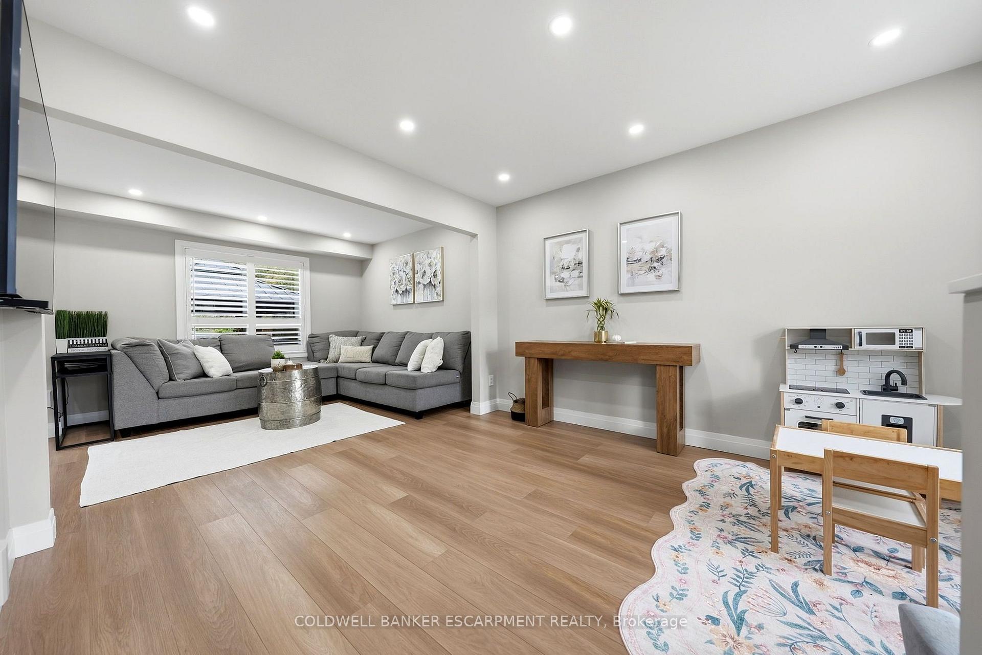 Photo 9 of 23 Lasby Lane, Halton Hills, Acton — HOMEH