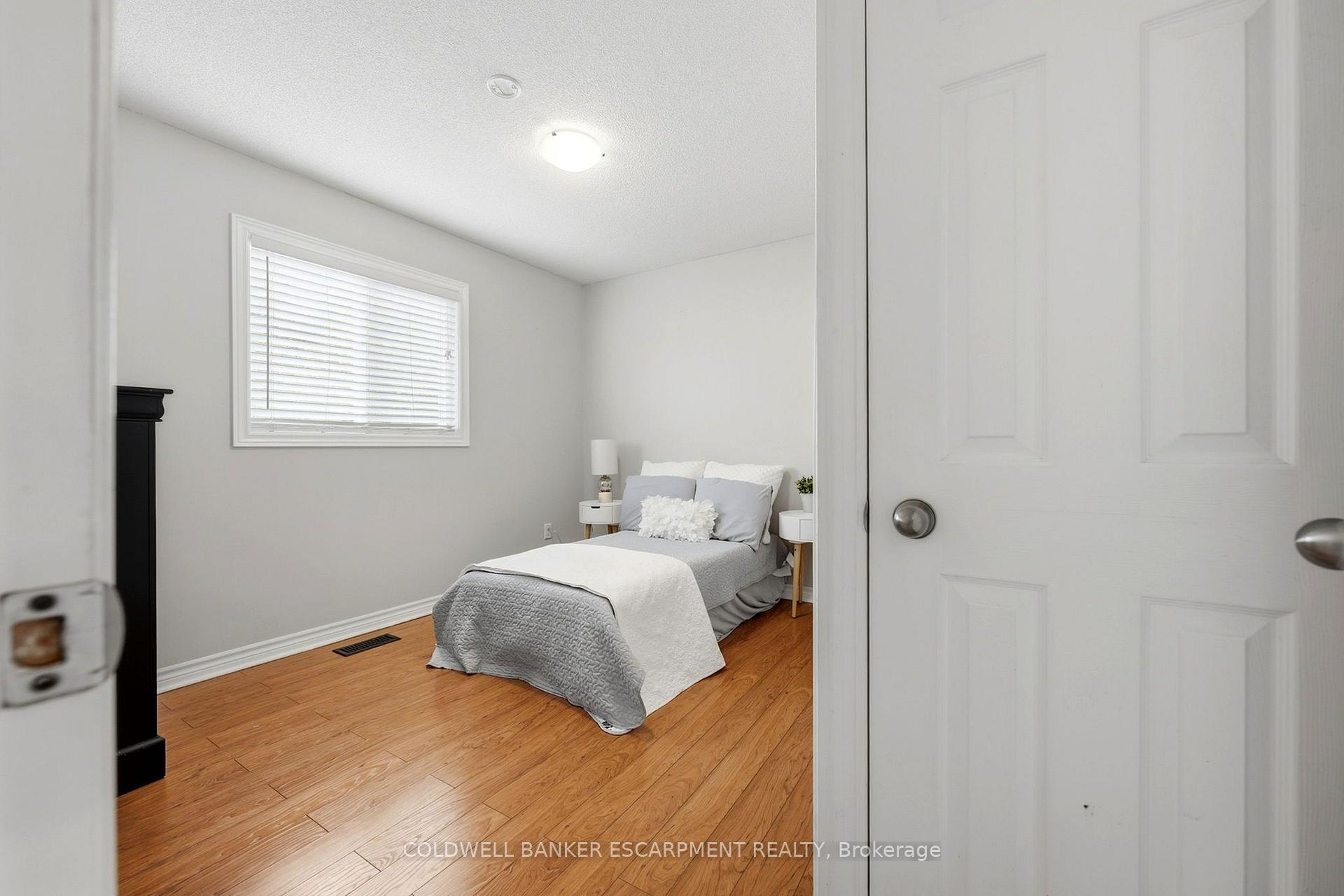 Photo 29 of 23 Lasby Lane, Halton Hills, Acton — HOMEH