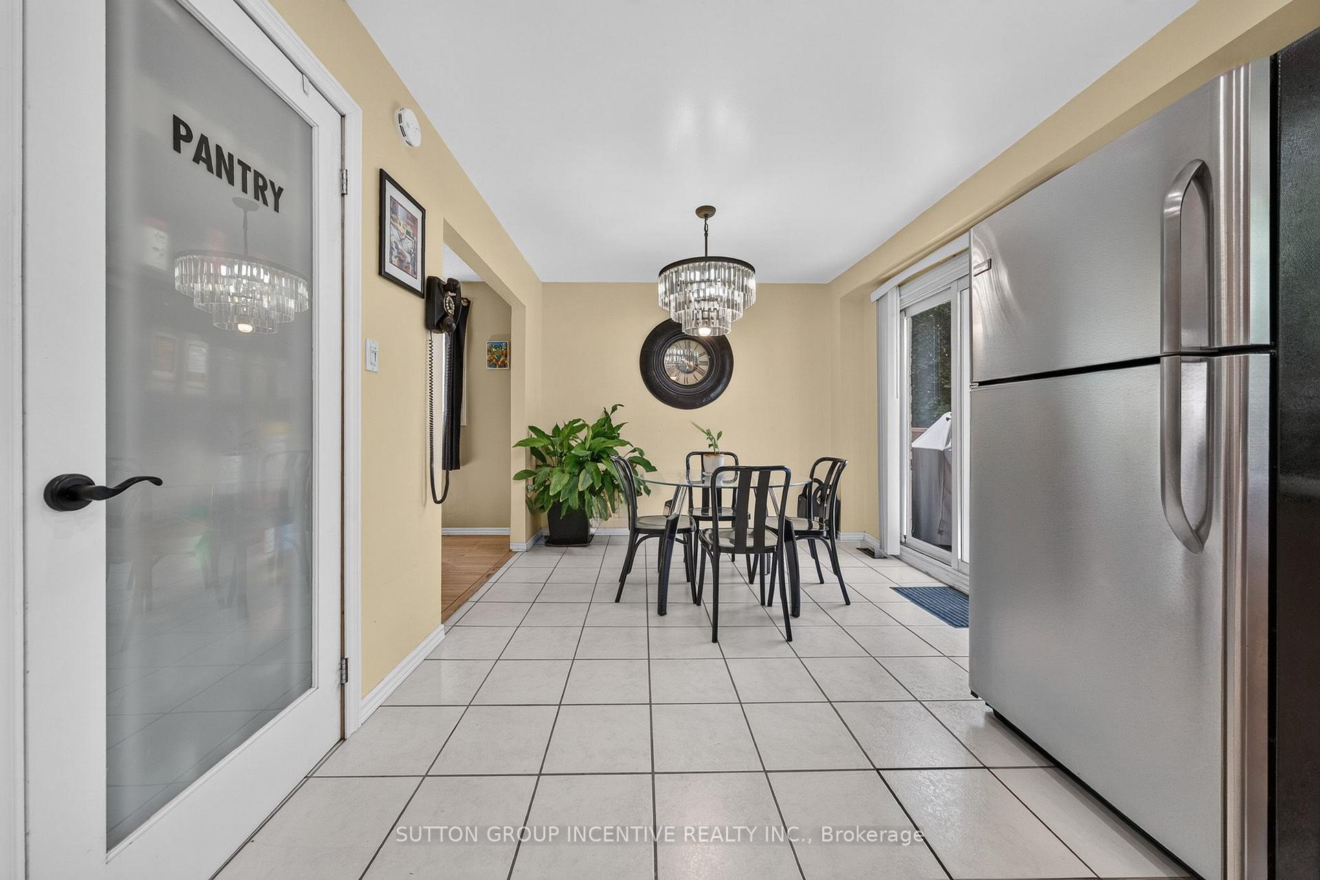 Photo 9 of 26 Fox Run, Barrie, Letitia Heights — HOMEH