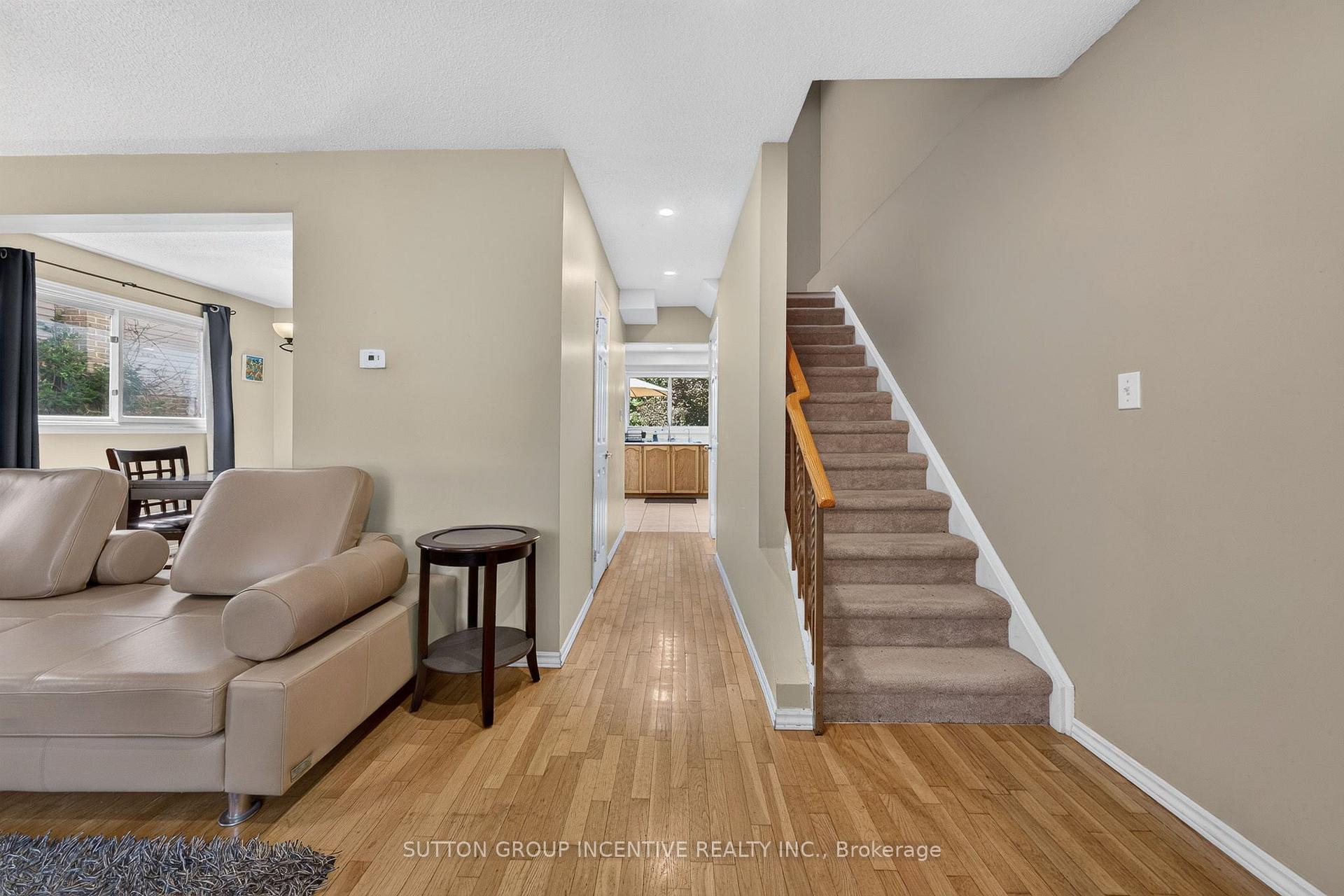 Photo 11 of 26 Fox Run, Barrie, Letitia Heights — HOMEH