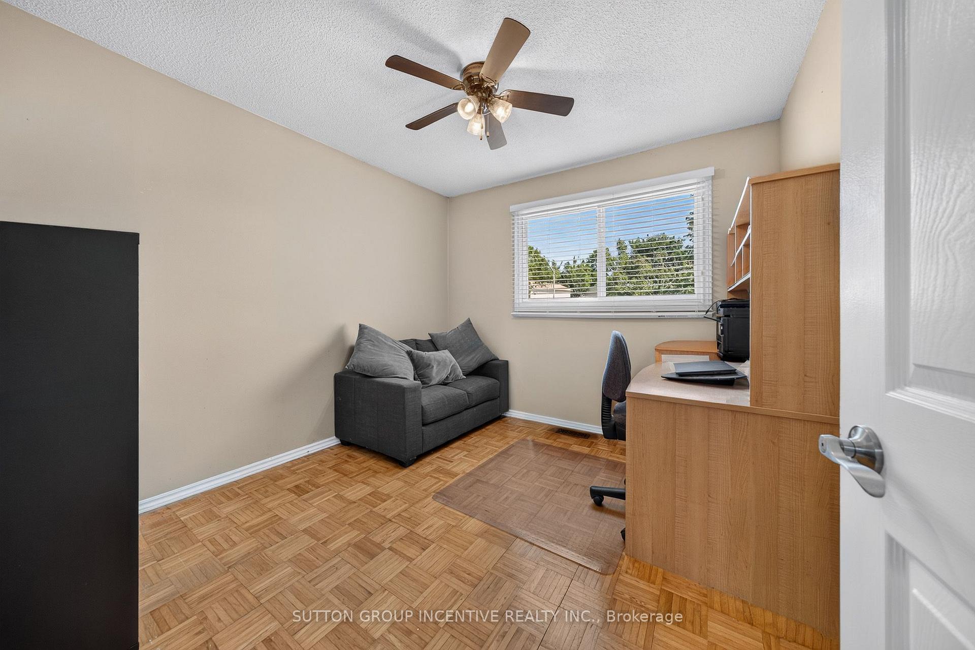 Photo 17 of 26 Fox Run, Barrie, Letitia Heights — HOMEH
