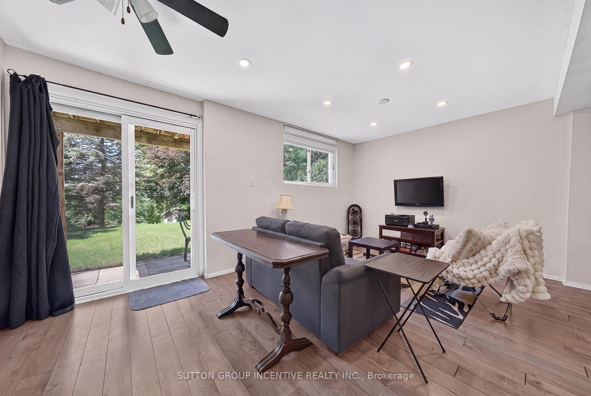 Photo 20 of 26 Fox Run, Barrie, Letitia Heights — HOMEH