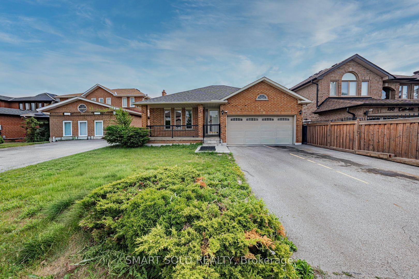 Photo 3 of 148 Castlehill Road, Vaughan, Maple — HOMEH