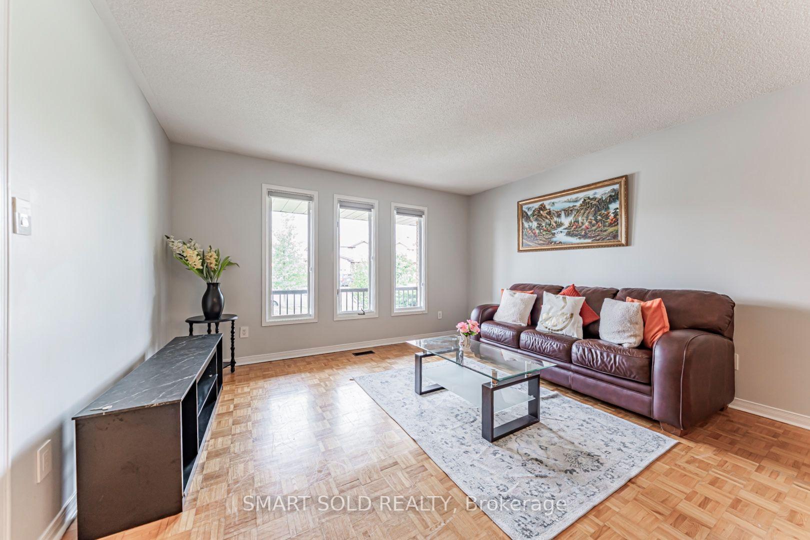 Photo 7 of 148 Castlehill Road, Vaughan, Maple — HOMEH