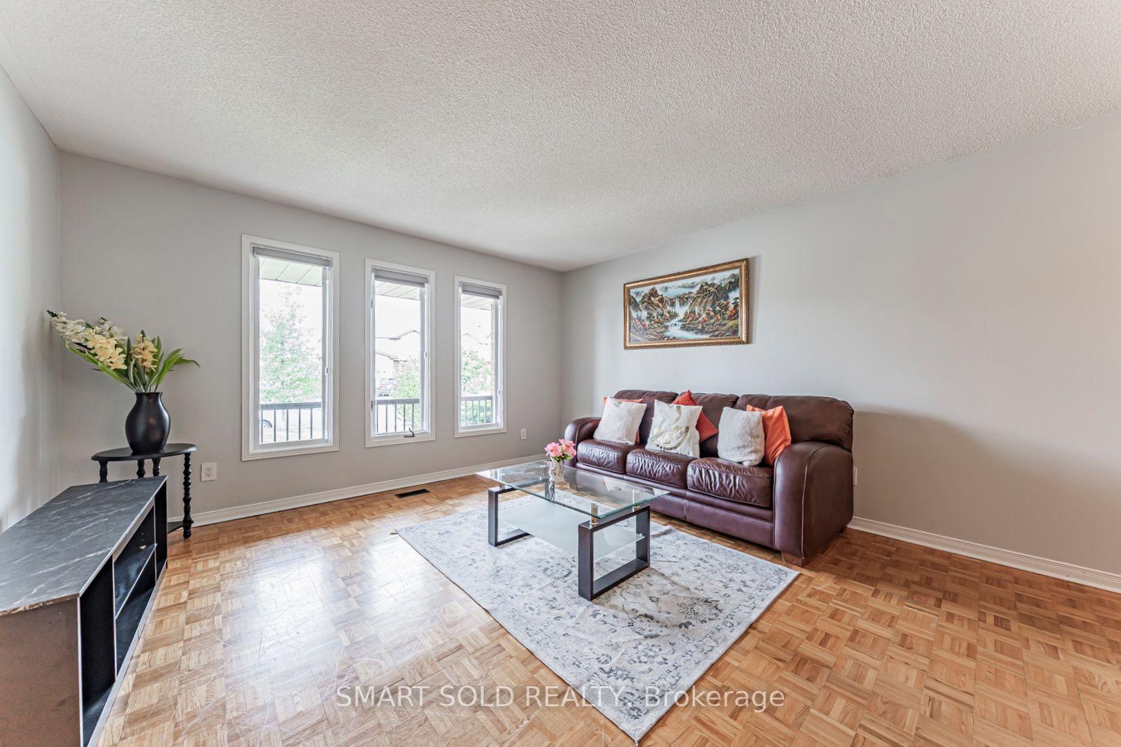 Photo 6 of 148 Castlehill Road, Vaughan, Maple — HOMEH