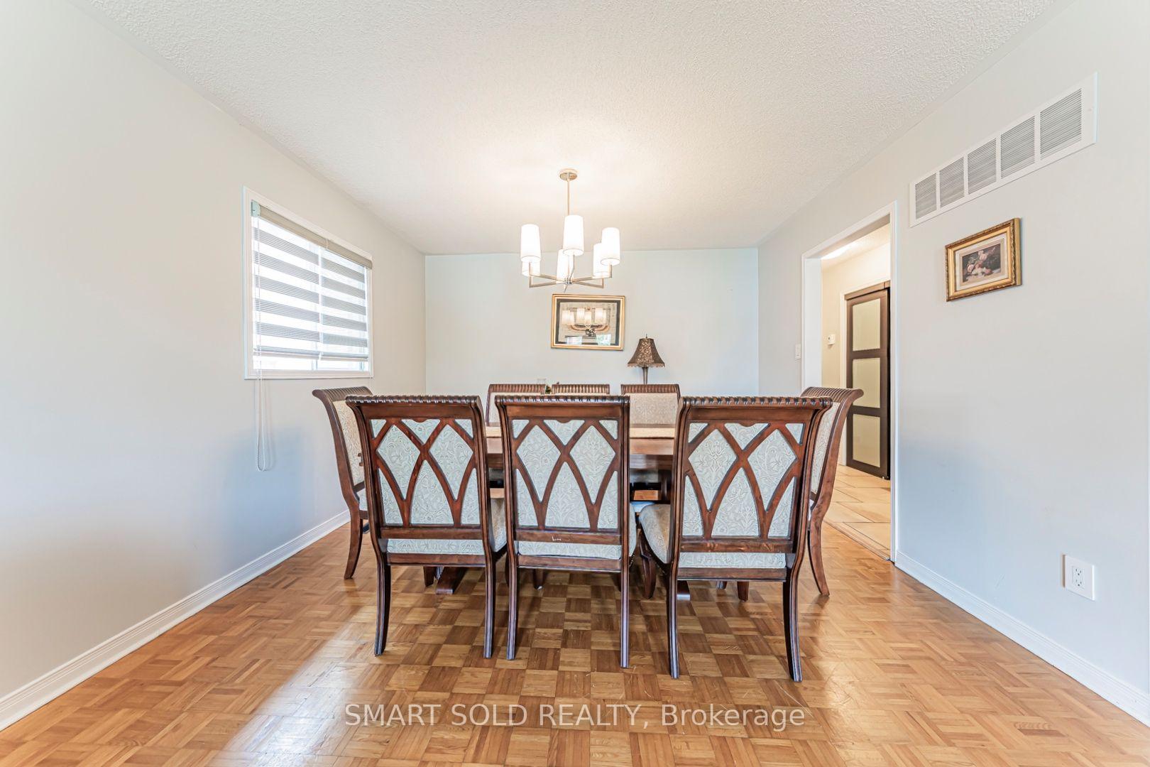 Photo 11 of 148 Castlehill Road, Vaughan, Maple — HOMEH