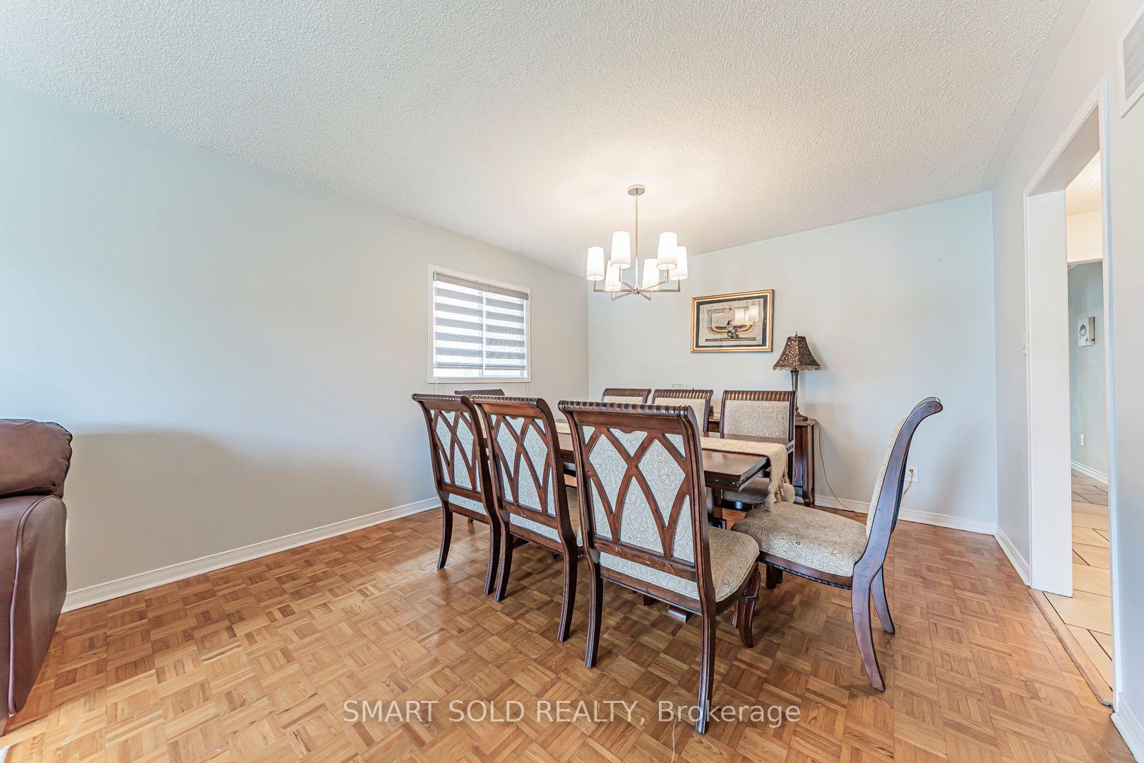 Photo 12 of 148 Castlehill Road, Vaughan, Maple — HOMEH