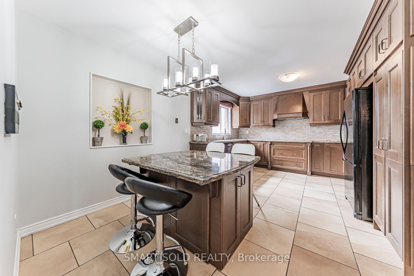 Photo 17 of 148 Castlehill Road, Vaughan, Maple — HOMEH