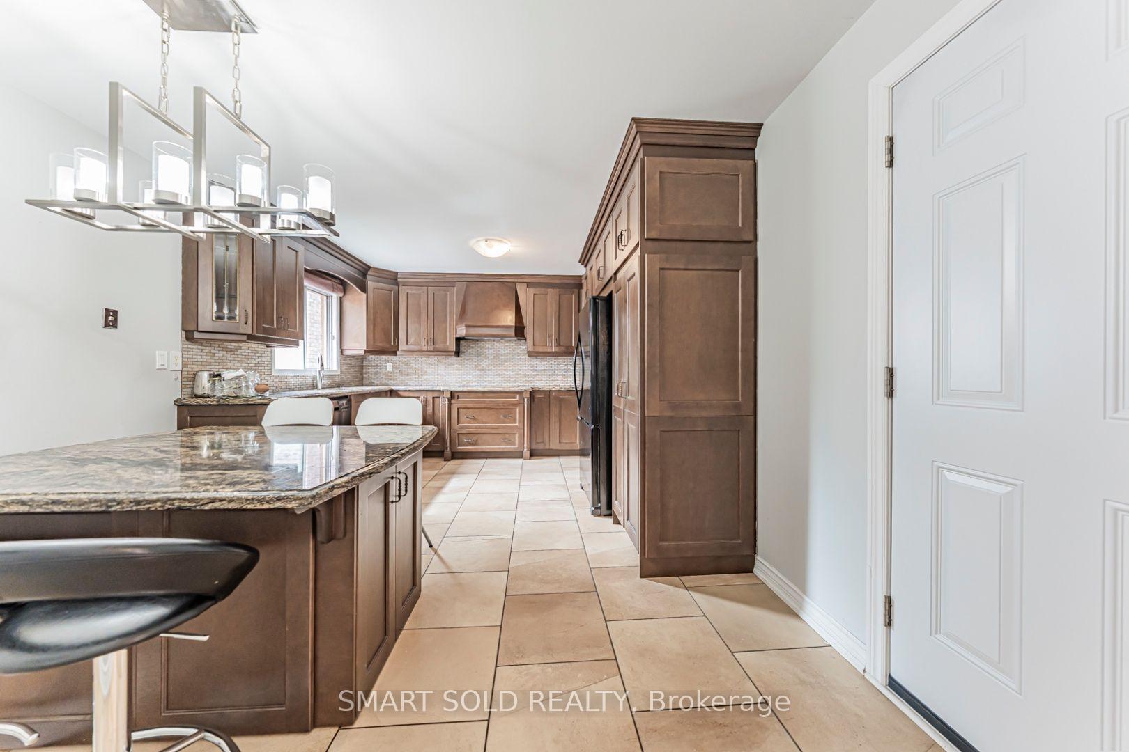 Photo 18 of 148 Castlehill Road, Vaughan, Maple — HOMEH